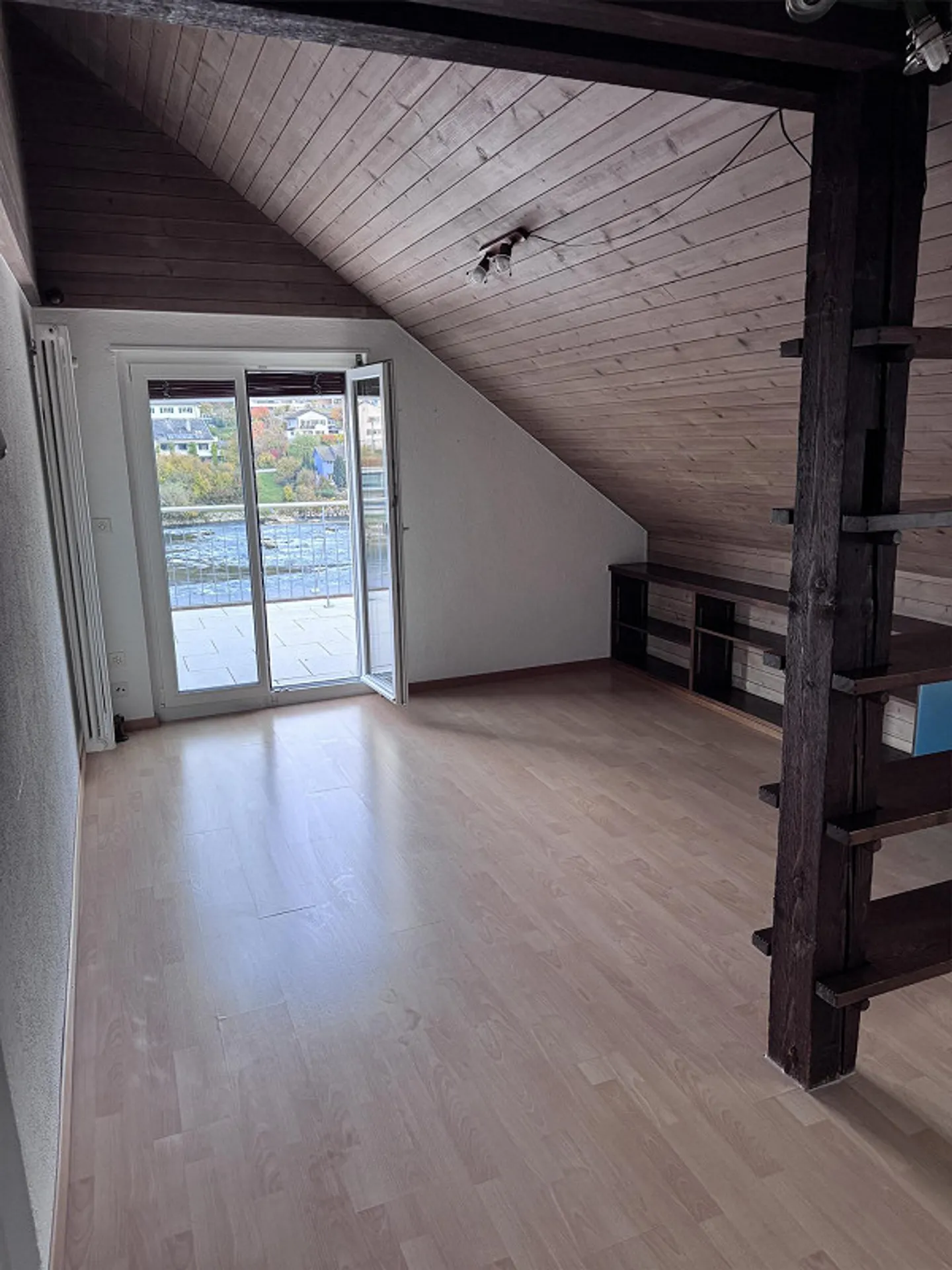 Helle 2.5 Zimmer Dachwohnung am Rhein mit grosser Terrasse - Foto 2 von 20