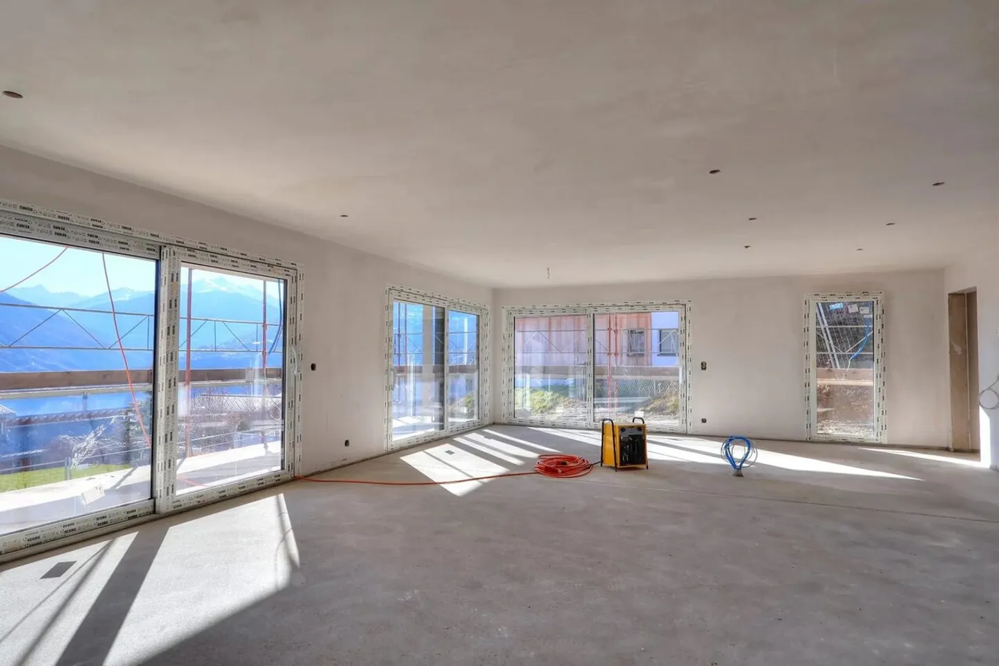 Residential environment for this sublime project - Photo 4 of 10