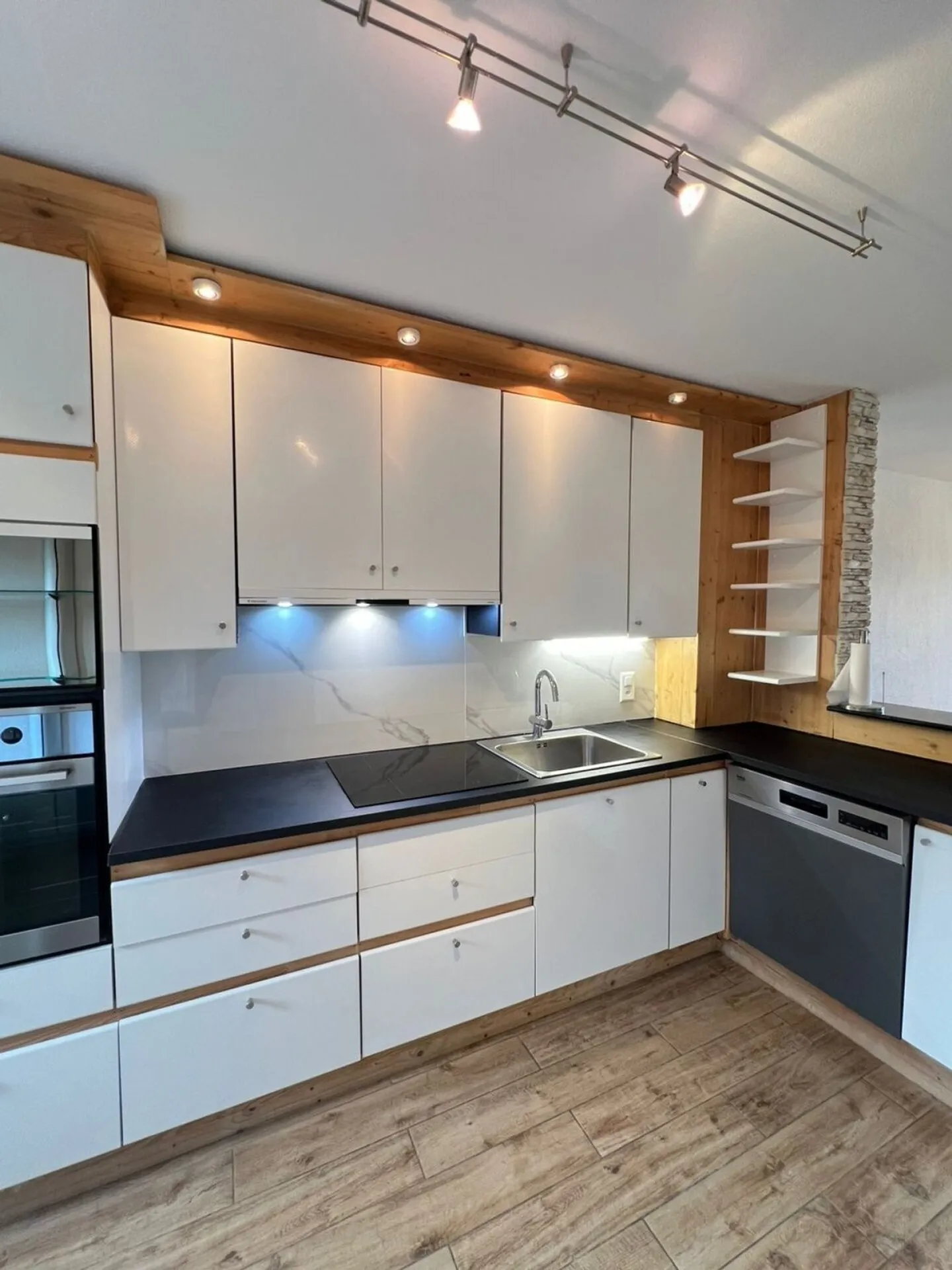 Votre nouveau chez-vous à Rüschlikon - Maison individuelle avec jardin paradisiaque et vue panoramique - Photo 7 sur 10