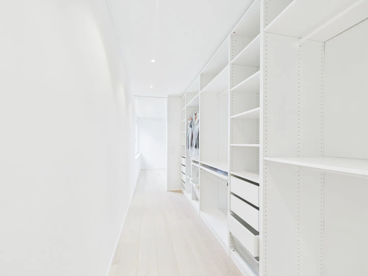 Exklusive 3.5-Zimmer-Erdgeschosswohnung in Bestlage von Wettswil - Foto 2 von 13
