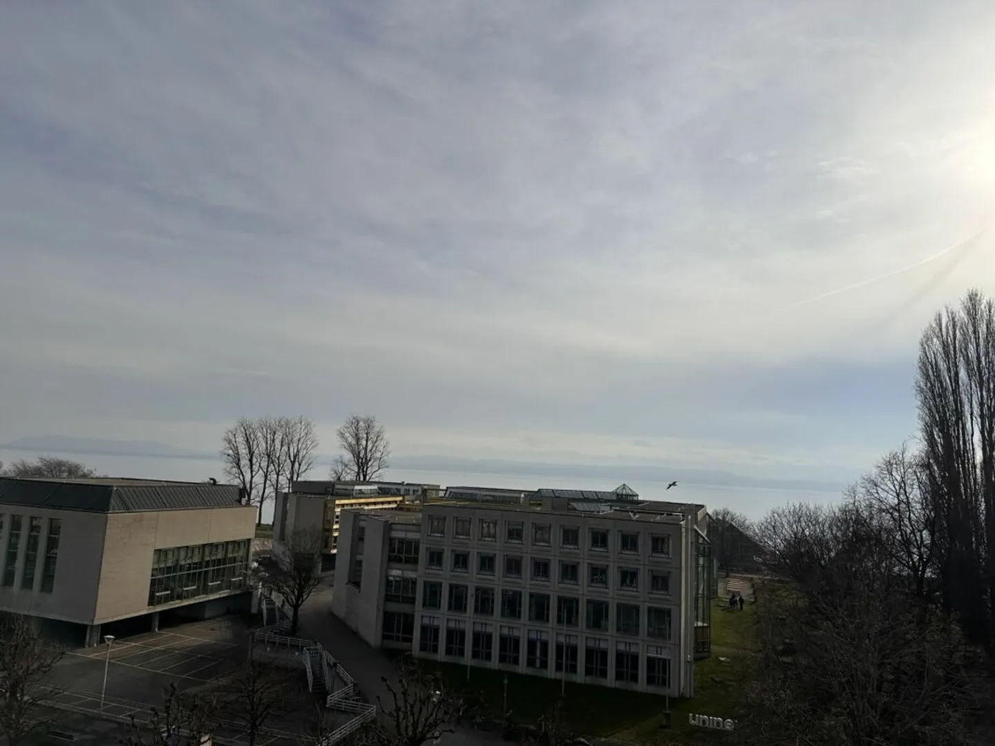 Magnifique appartement de 6 pièces au dernier étage d'un immeuble de caractère - Rue Edouard-Desor 3 à Neuchâtel - Photo 8 sur 10