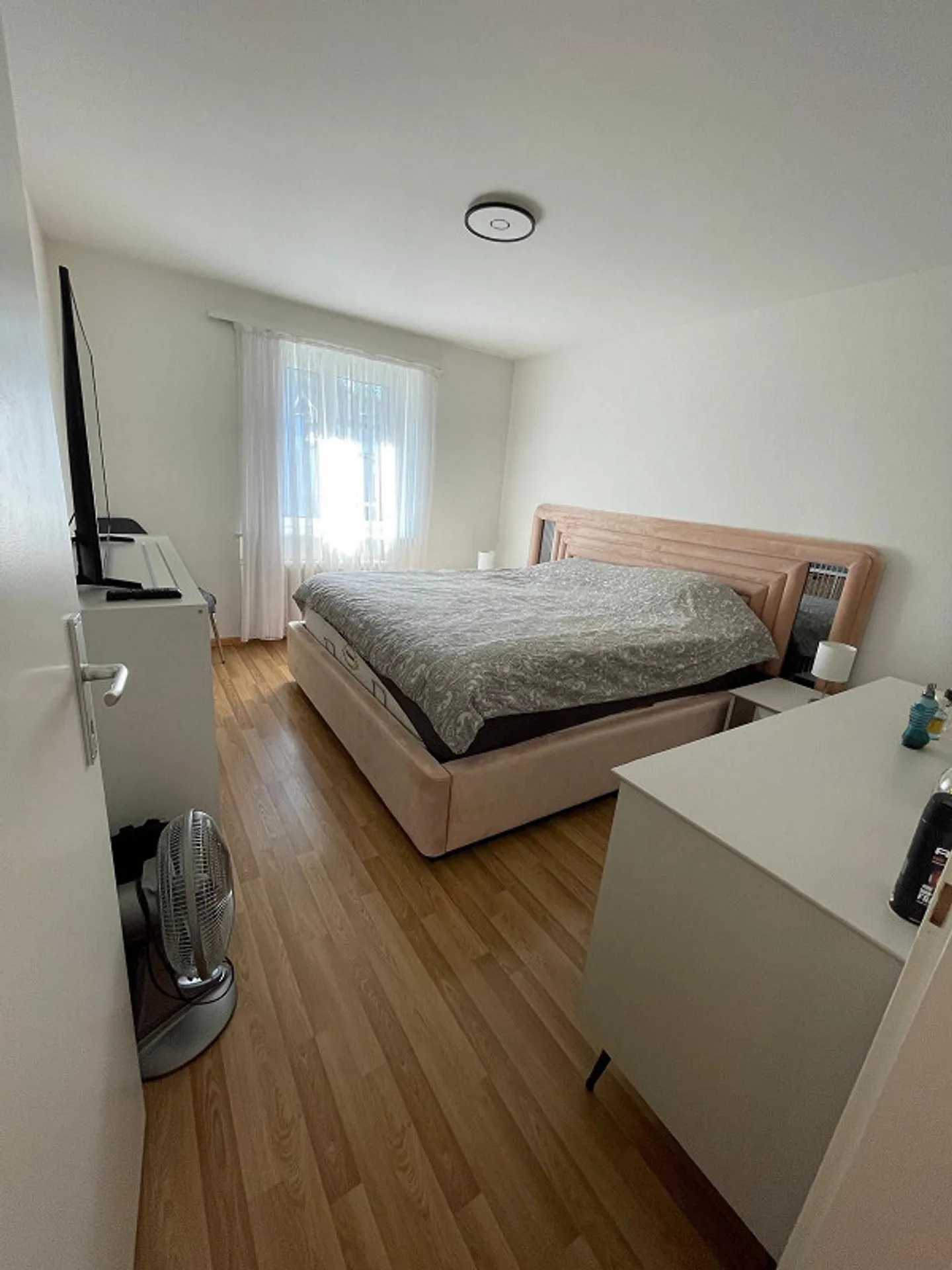 bright 4-room apartment in family-friendly property - Photo 4 of 9