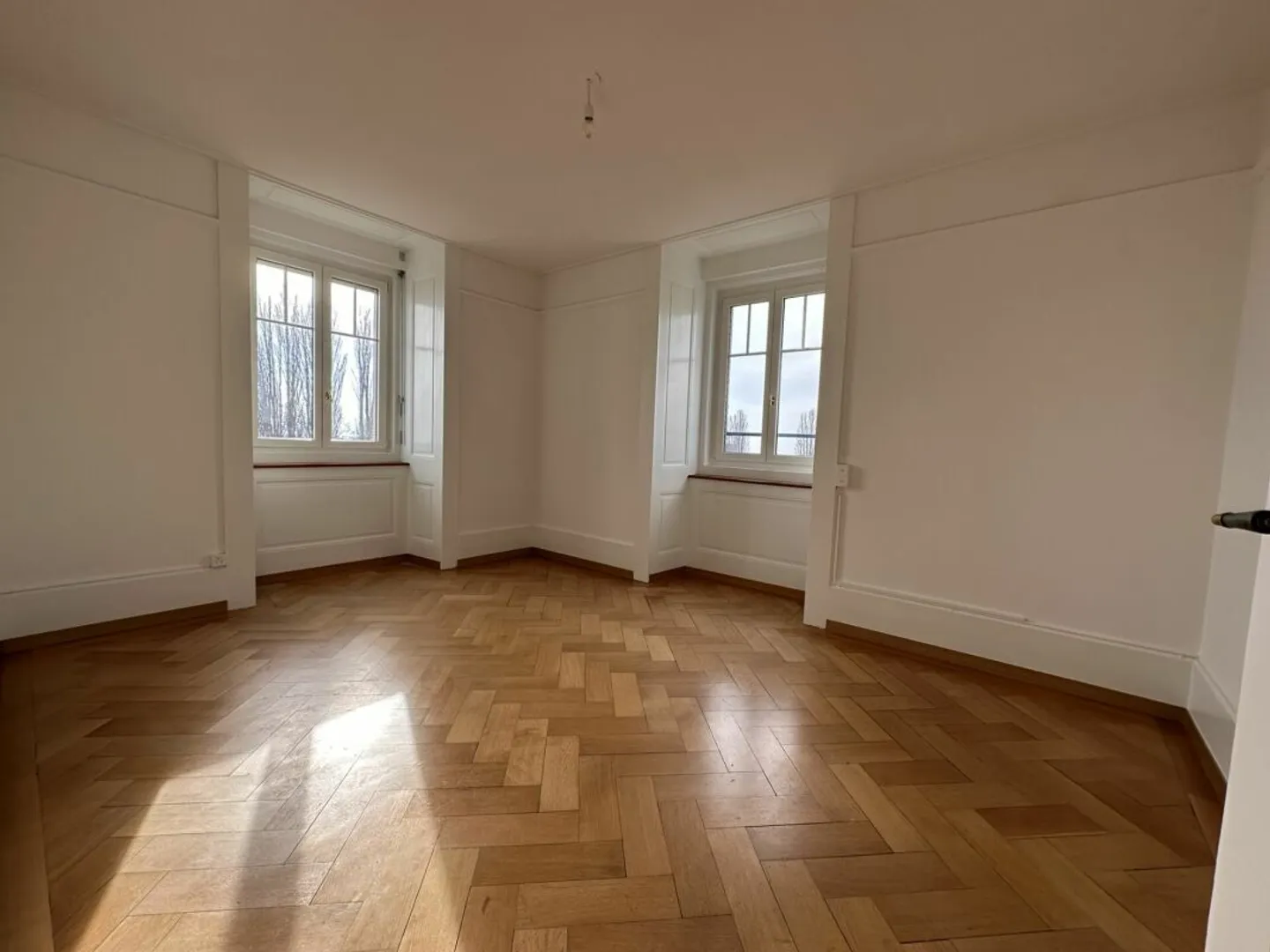 Magnifique appartement de 6 pièces au dernier étage d'un immeuble de caractère - Rue Edouard-Desor 3 à Neuchâtel - Photo 6 sur 10