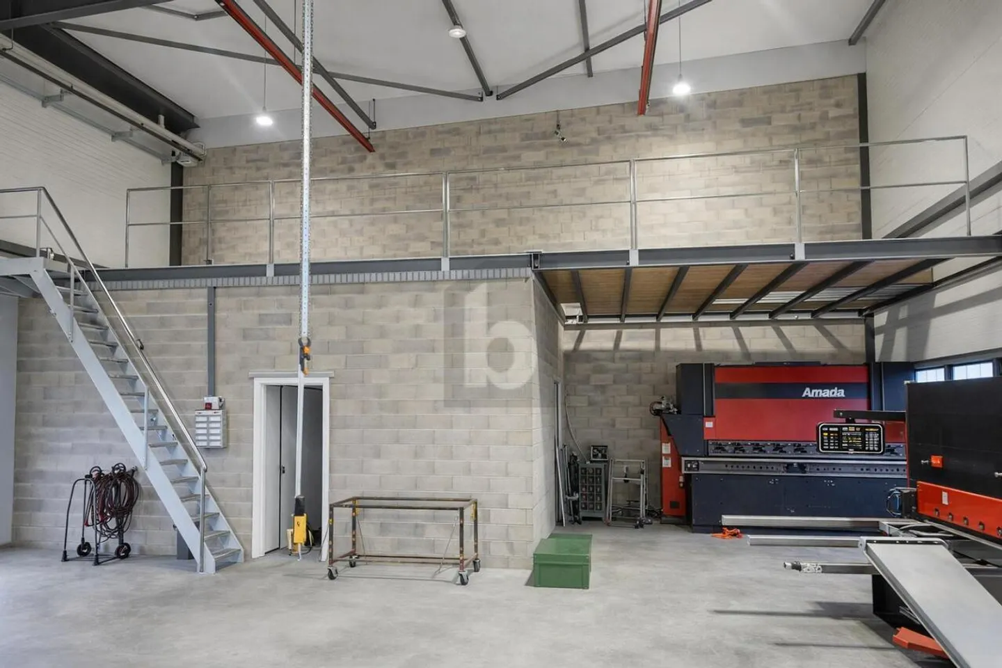 SPACIOUS AND IDEALLY LOCATED - Photo 2 of 6