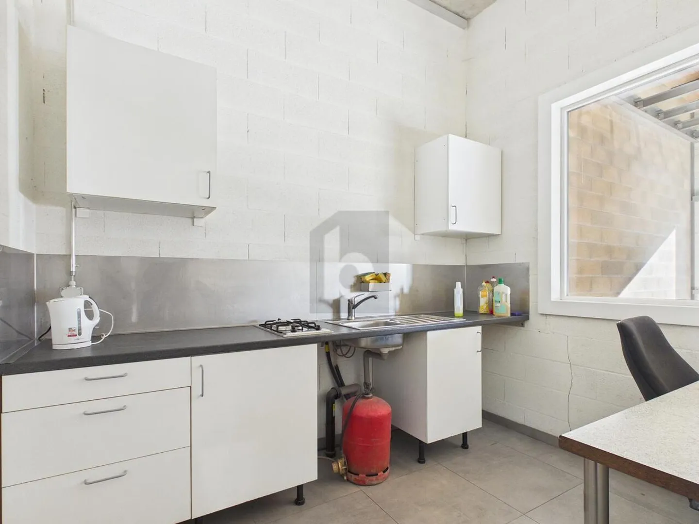 SPACIOUS AND IDEALLY LOCATED - Photo 3 of 6