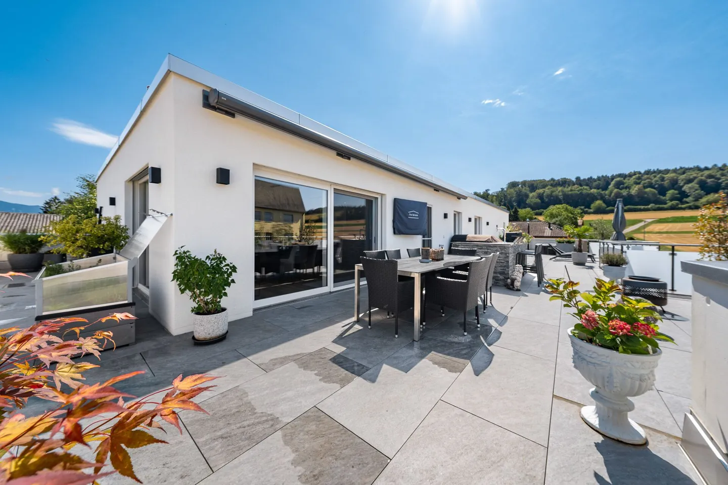 Appartement penthouse exclusif de 5,5 pièces avec terrasse de 152 m² et vue dégagée ! - Photo 1 sur 26