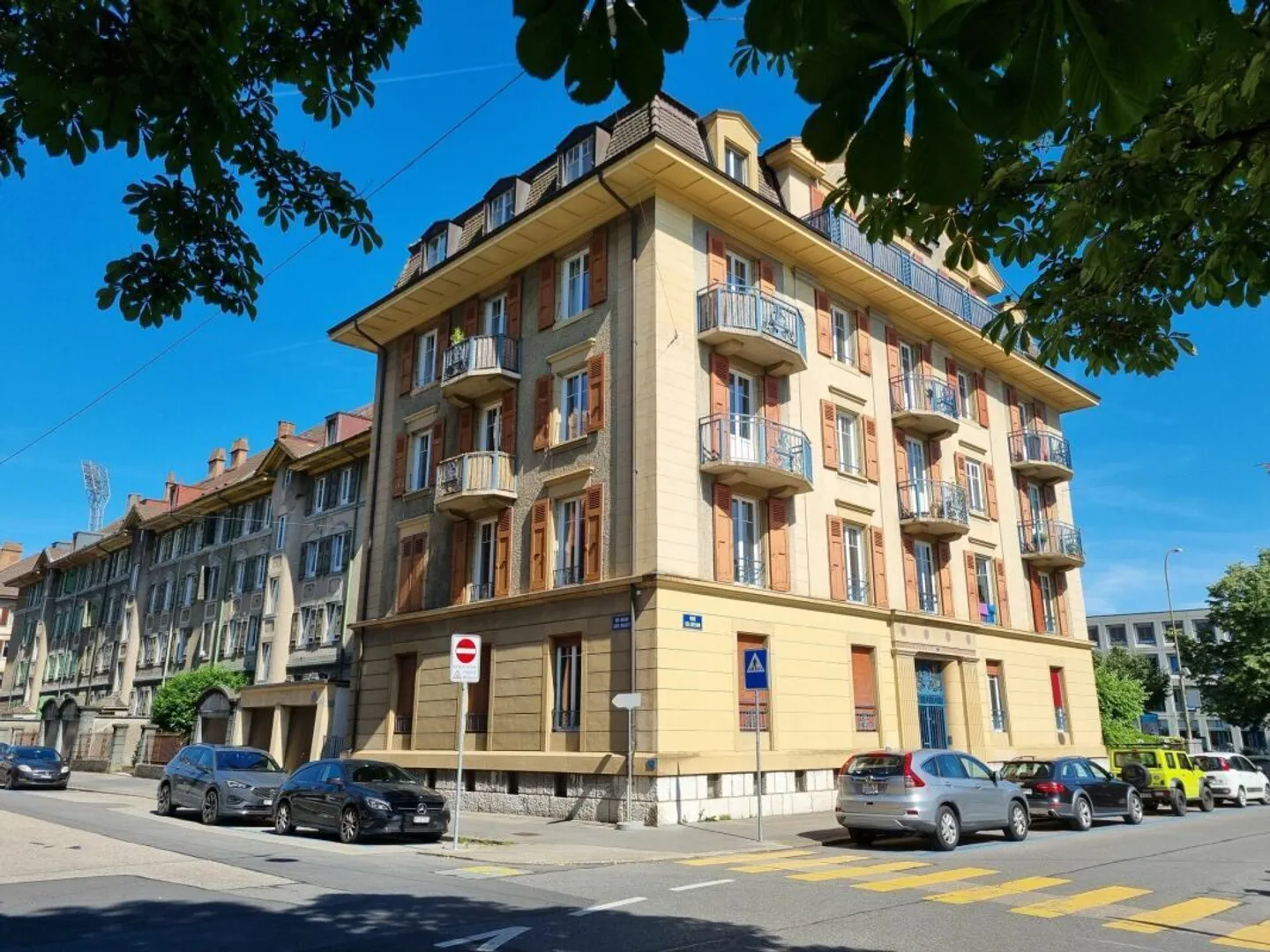 Magnifique appartement de 6 pièces au dernier étage d'un immeuble de caractère - Rue Edouard-Desor 3 à Neuchâtel - Photo 10 sur 10