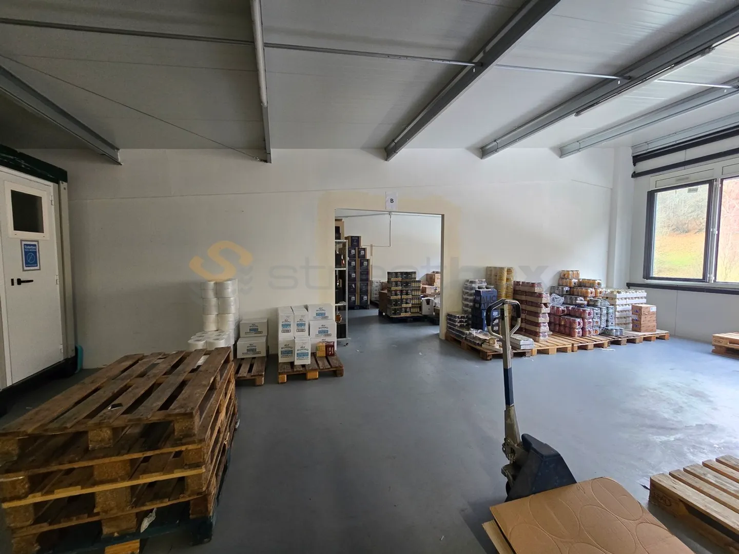 Fourfold street box of 460 m2 very well located! - Photo 4 of 9