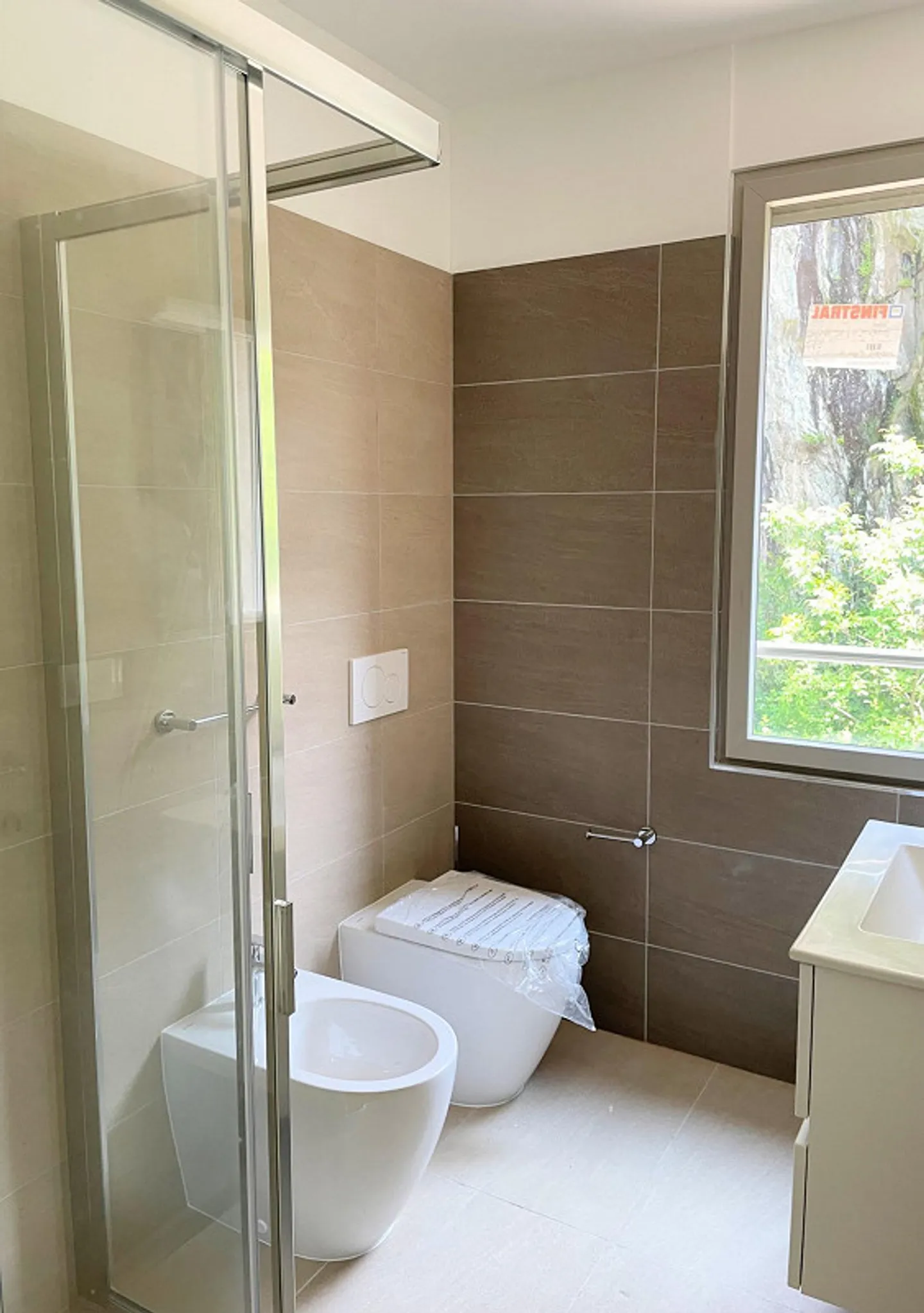 Nuovo appartamento con giardino in piccola moderna palazzina - Foto 10 di 11