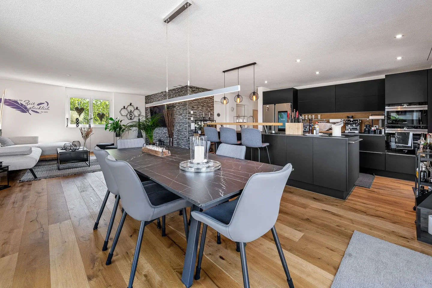 Appartement penthouse exclusif de 5,5 pièces avec terrasse de 152 m² et vue dégagée ! - Photo 9 sur 26