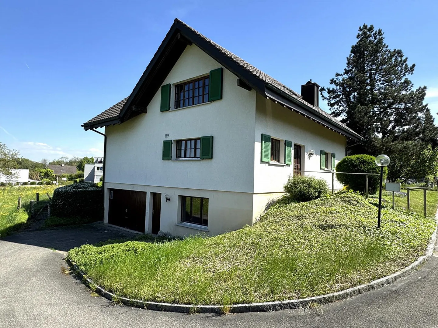 Tolles 5.5-Zimmer-Einfamilienhaus an bevorzugter Lage - Foto 2 di 21