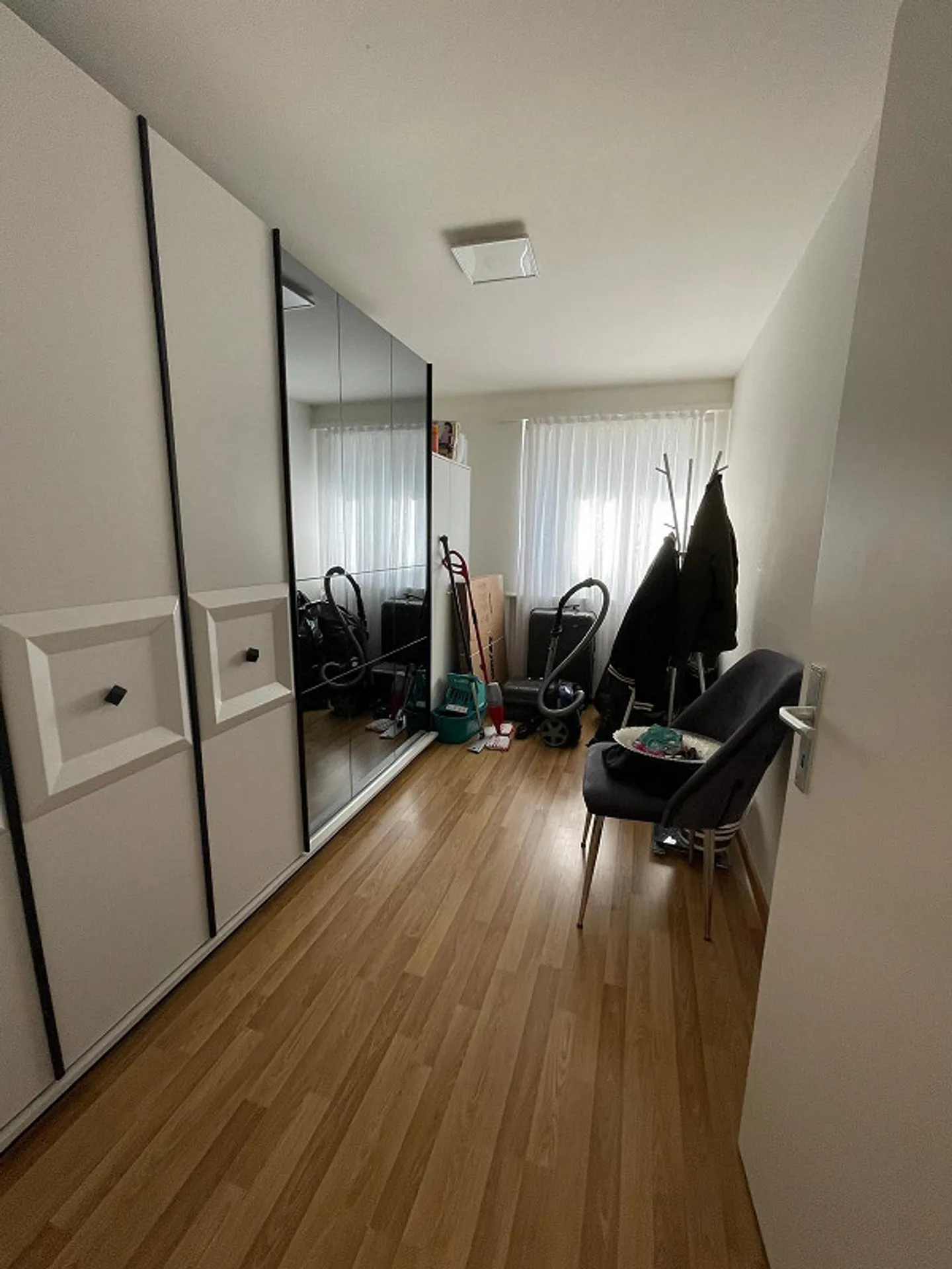 bright 4-room apartment in family-friendly property - Photo 6 of 9