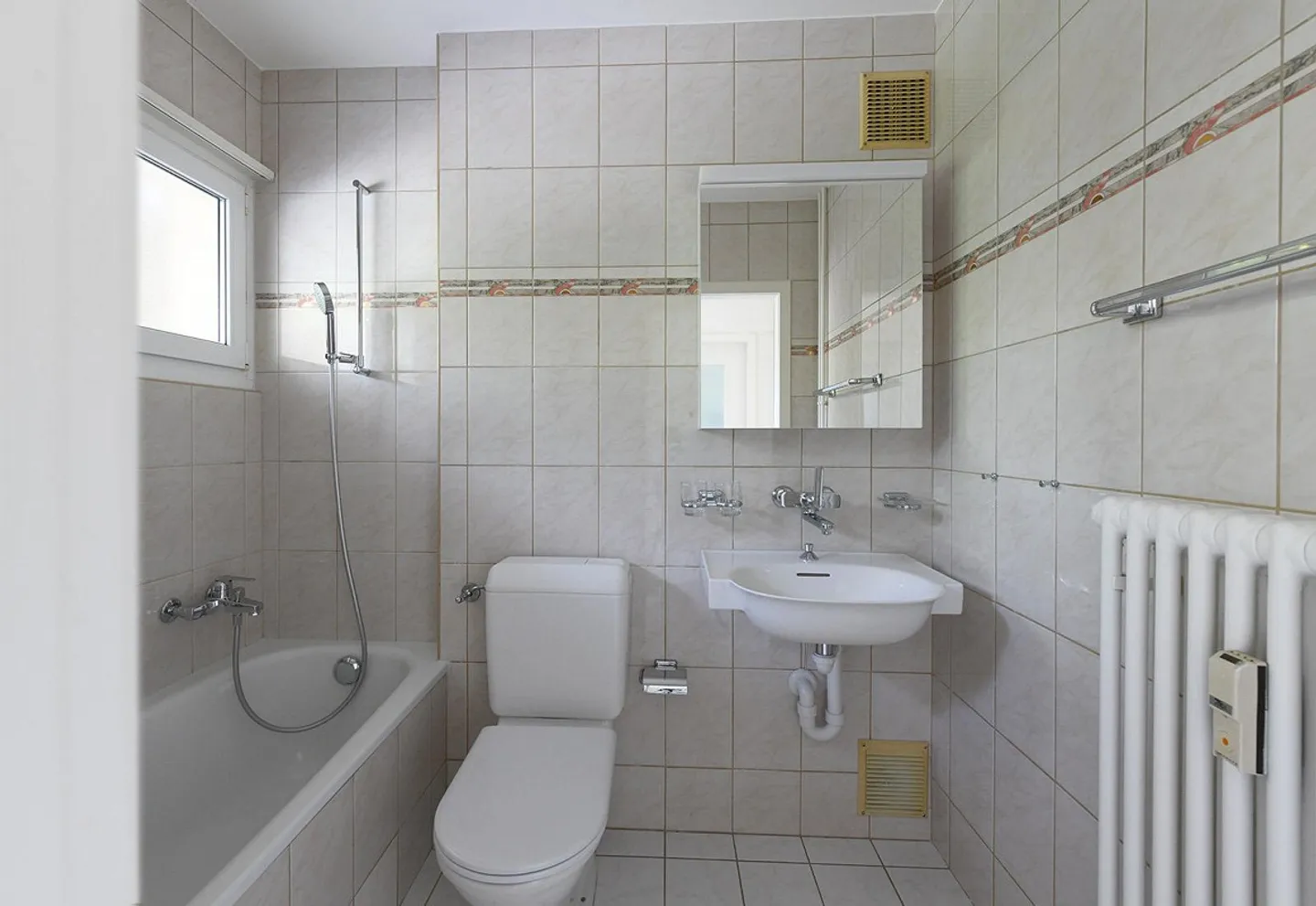 bright 4-room apartment in family-friendly property - Photo 8 of 9