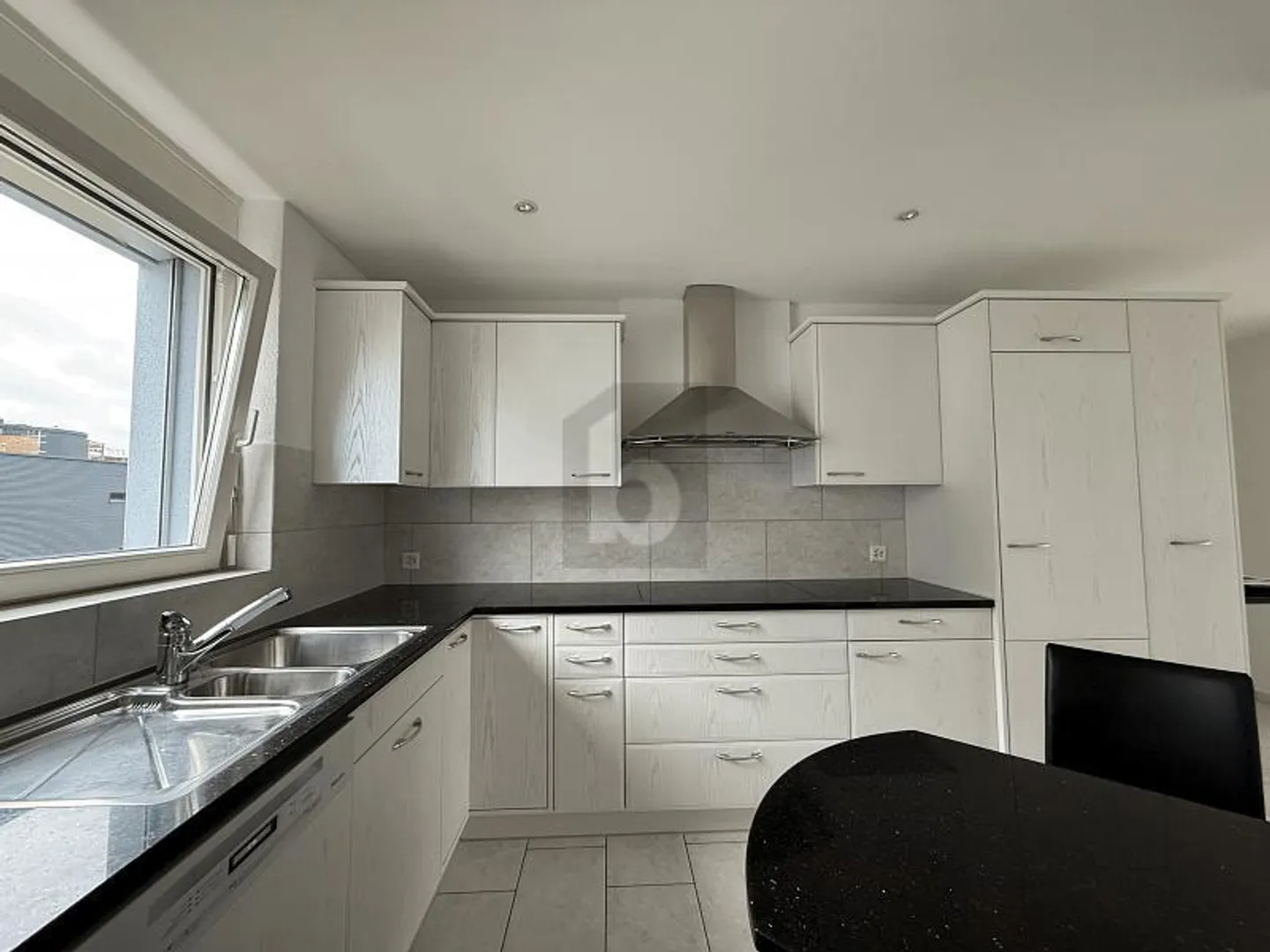 Geräumige Wohnung mit Balkon - Foto 4 von 6