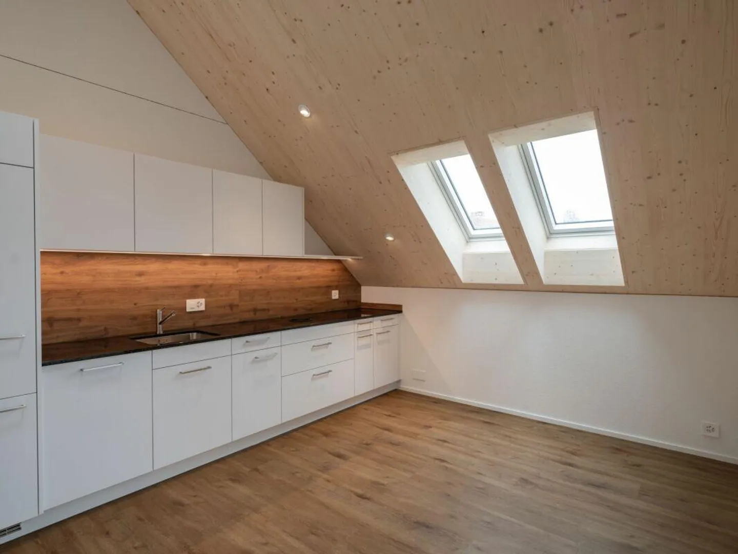 Appartement penthouse 2.5 pièces de haute qualité à louer - Photo 3 sur 10