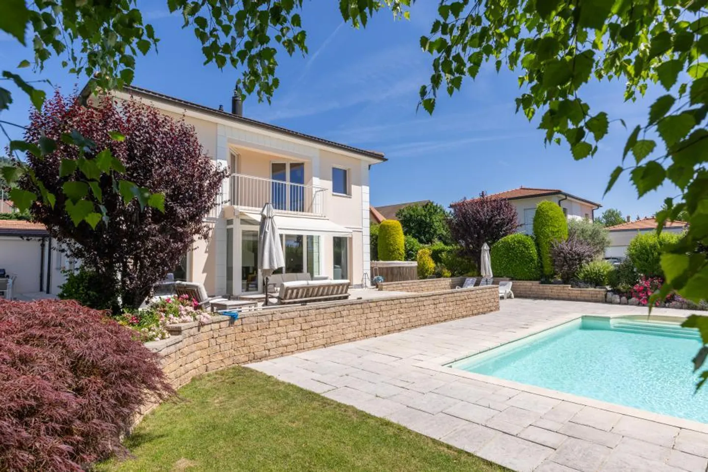 Somptueuse propriété individuelle avec piscine dans quartier totale... - Photo 2 sur 13