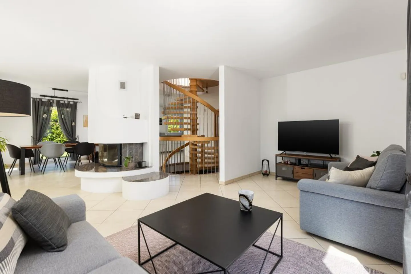 Somptueuse propriété individuelle avec piscine dans quartier totale... - Photo 6 sur 13
