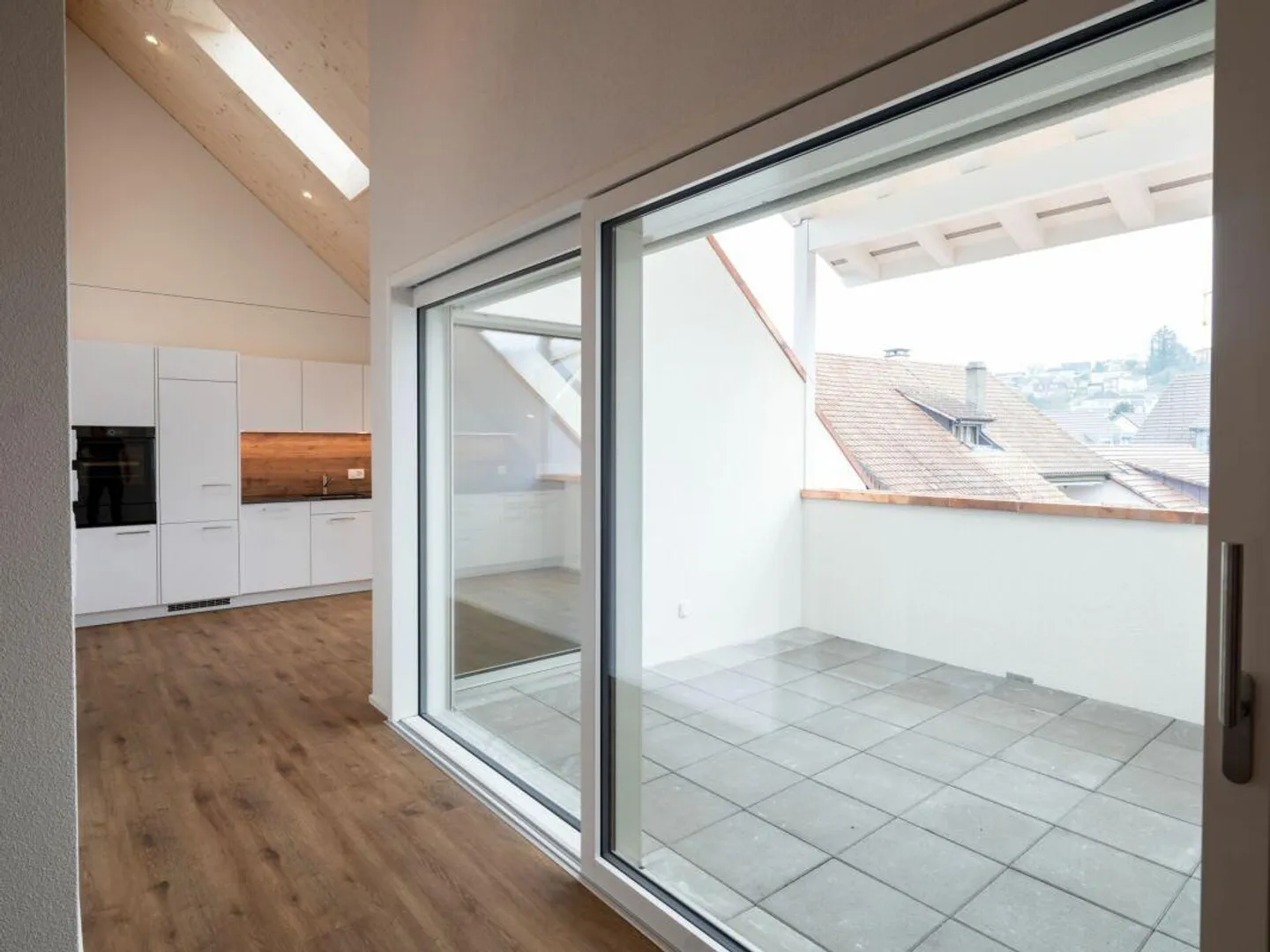 Appartement penthouse 2.5 pièces de haute qualité à louer - Photo 4 sur 10