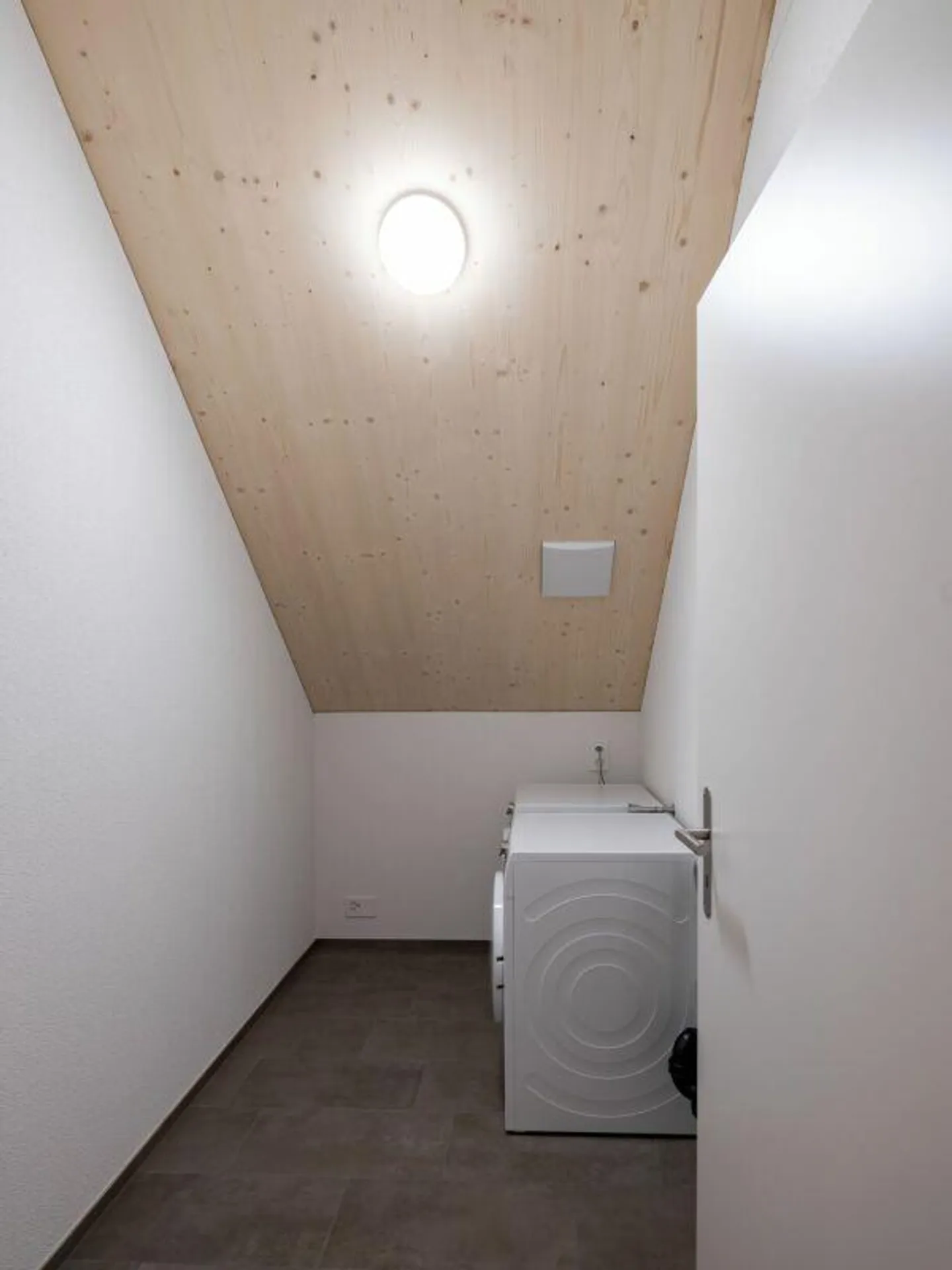 Appartement penthouse 2.5 pièces de haute qualité à louer - Photo 9 sur 10