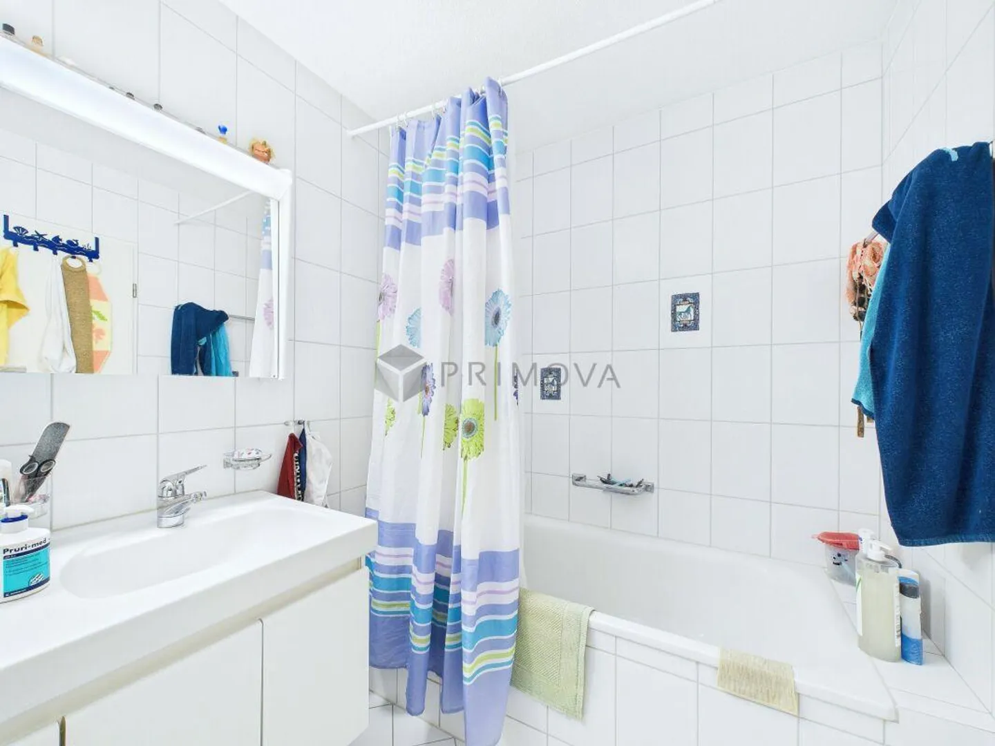 Well-maintained 4.5 room apartment in a central location in Volketswil - Photo 10 of 12