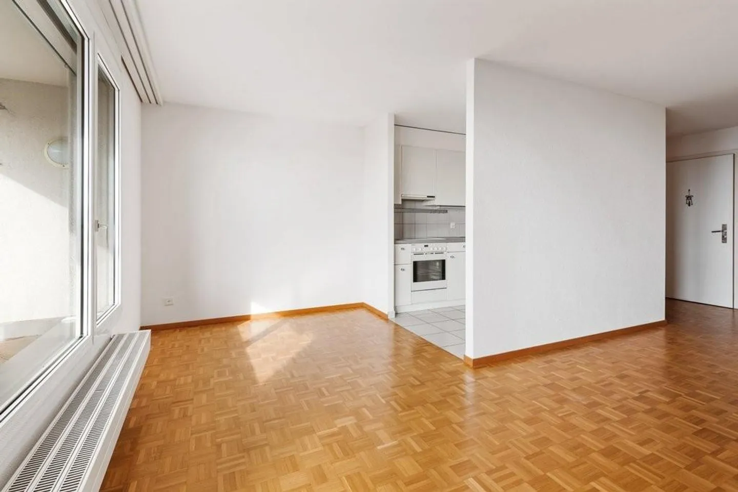 Treat yourself to accommodation with a view of the lake! - Photo 2 of 5