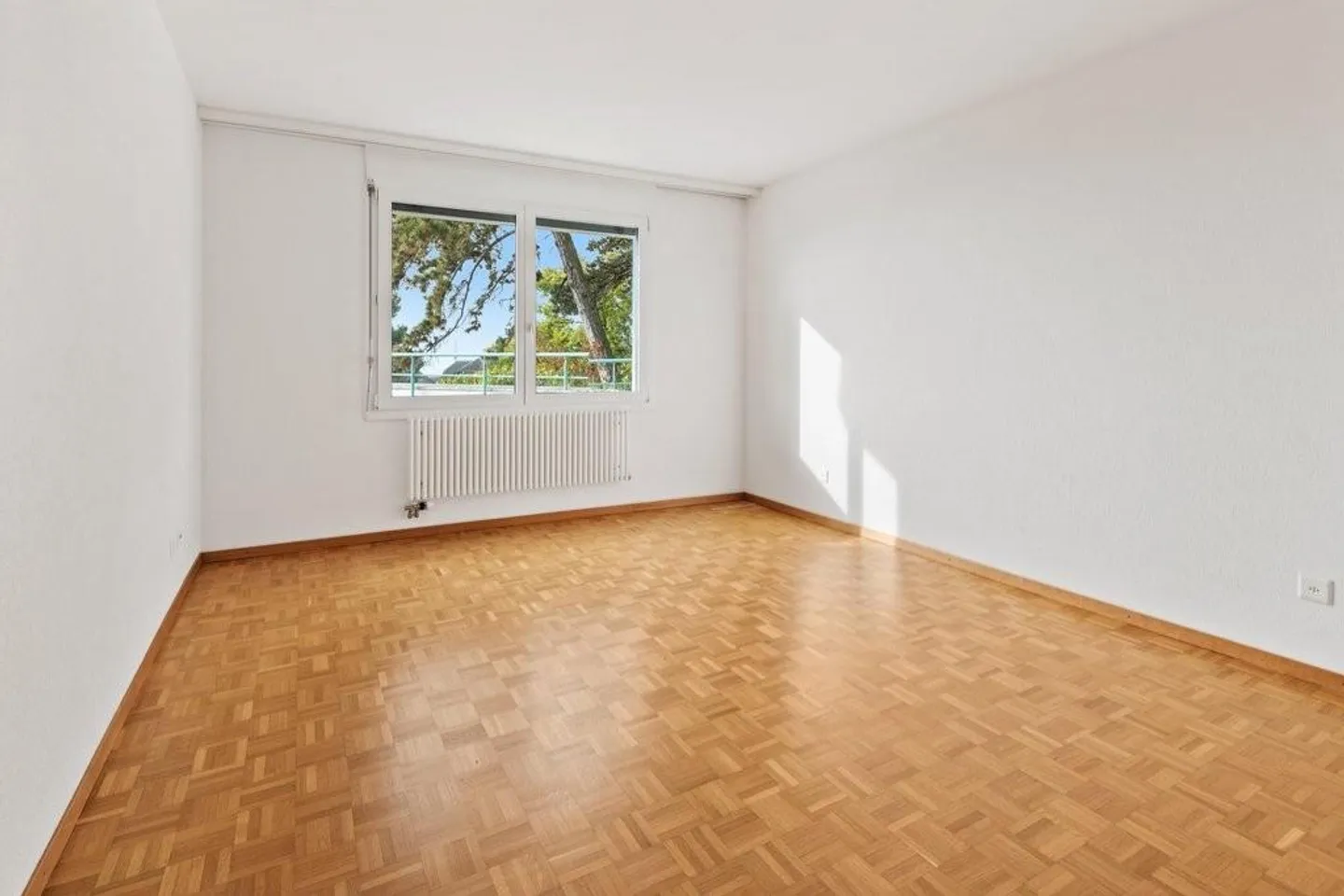 Treat yourself to accommodation with a view of the lake! - Photo 3 of 5