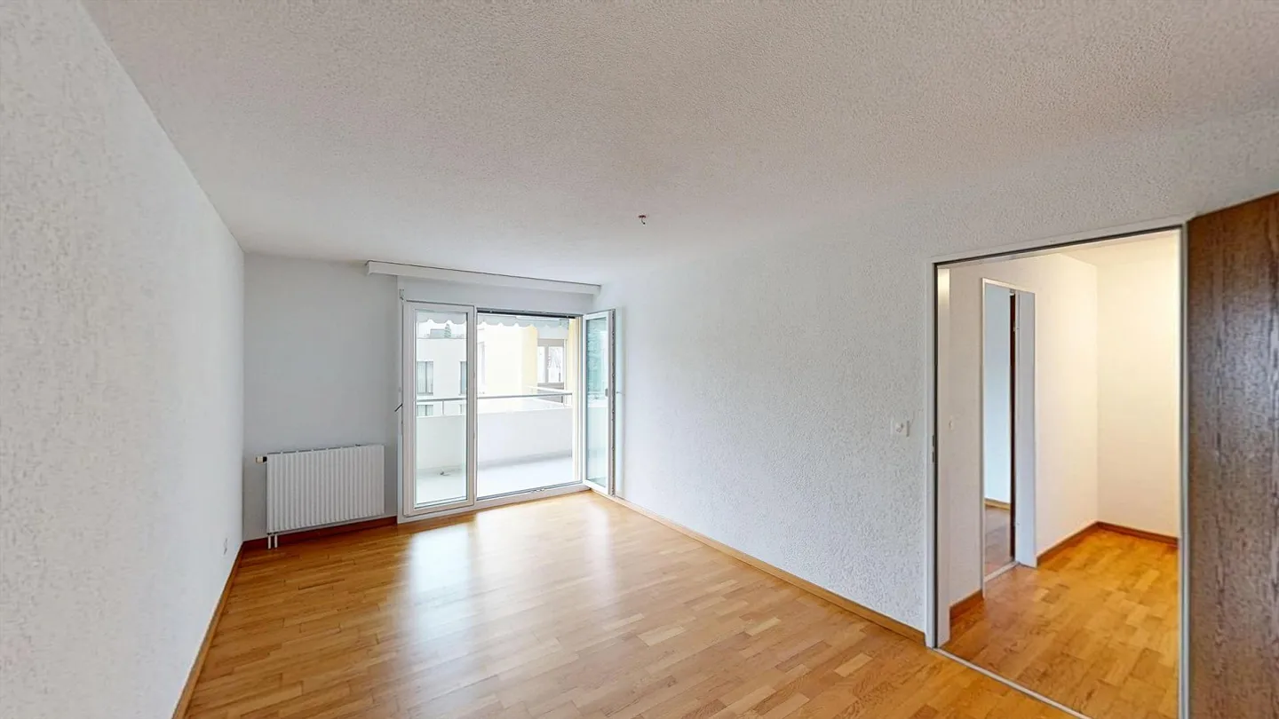 Ampio e luminoso appartamento di 3.5 locali - Foto 7 di 9