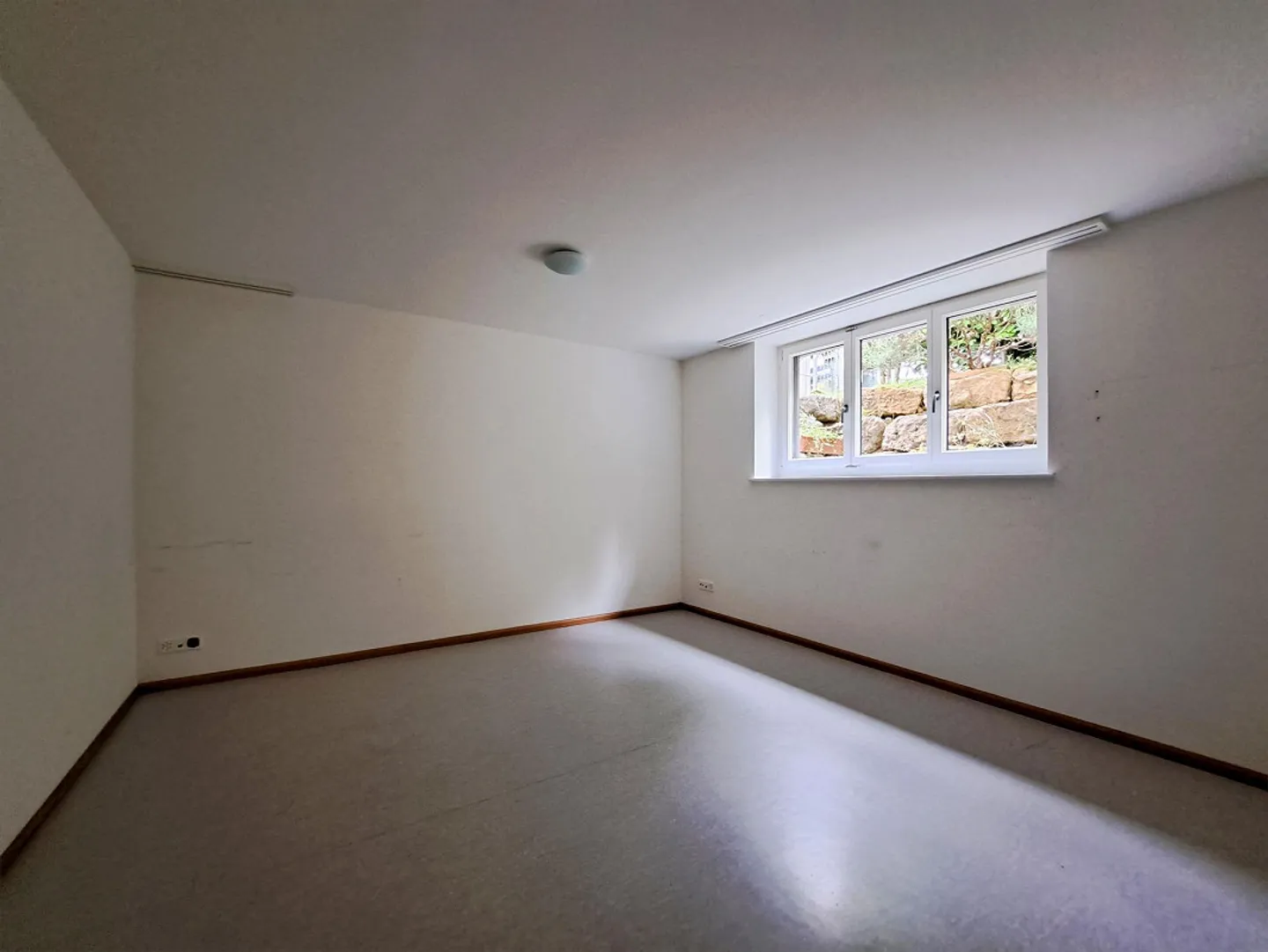 2-room studio/office spaces, basement - Photo 4 of 7