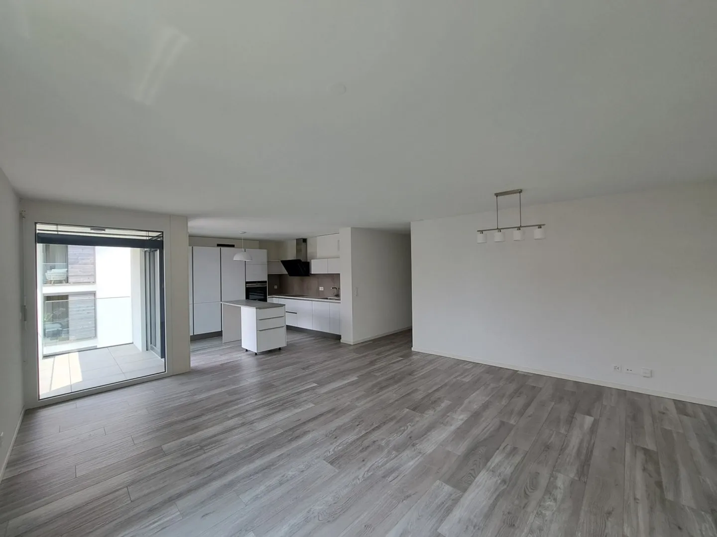 Lumineux appartement de 3.5p avec balcon à louer au coeur de Crissier - Photo 3 sur 9