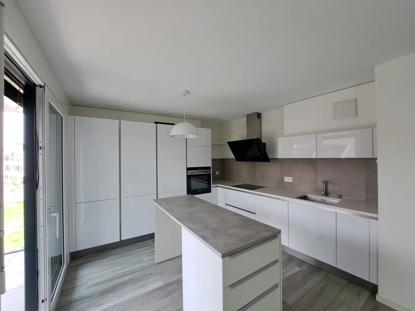 Lumineux appartement de 3.5p avec balcon à louer au coeur de Crissier - Photo 4 sur 9