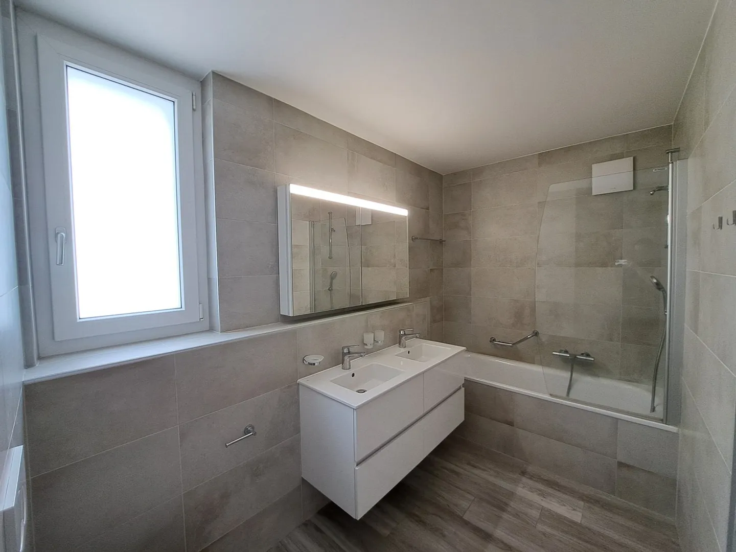 Lumineux appartement de 3.5p avec balcon à louer au coeur de Crissier - Photo 8 sur 9