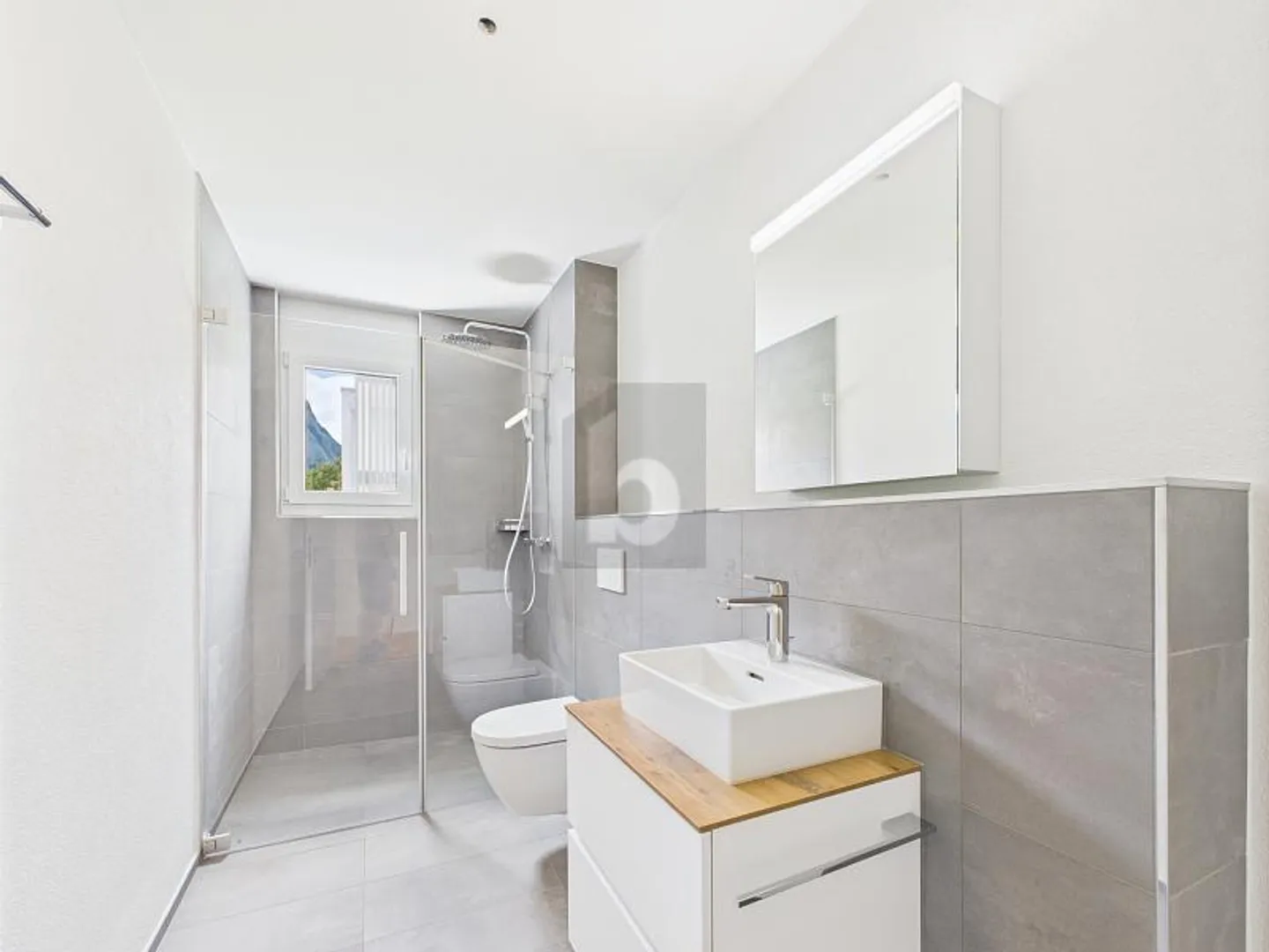 MODERNO E SOLEGGIATO - Foto 5 di 6