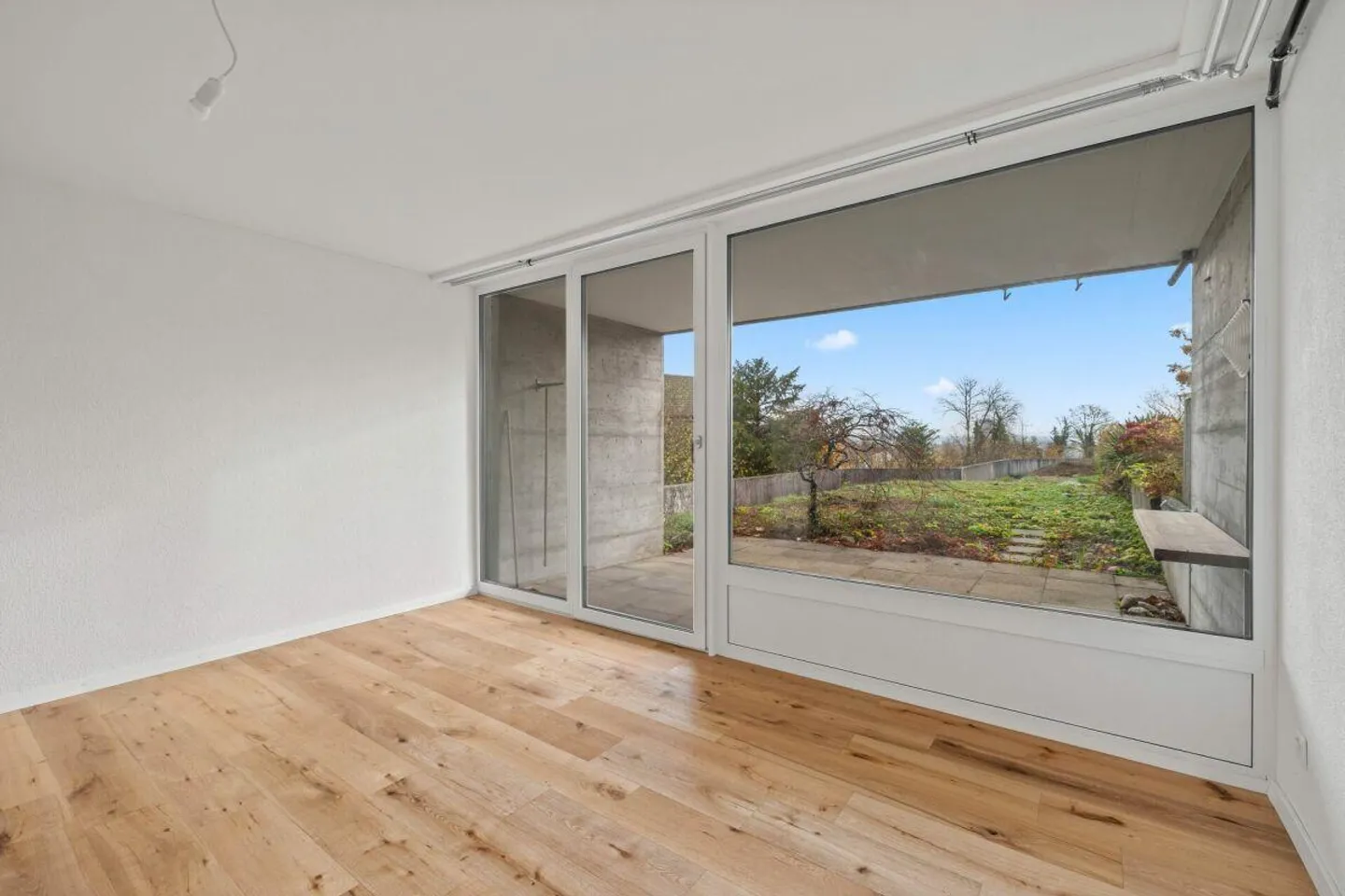 Frisch renoviertes, modernes 4.5-Zimmer-Reihenendhaus mit Garage. - Foto 9 von 17