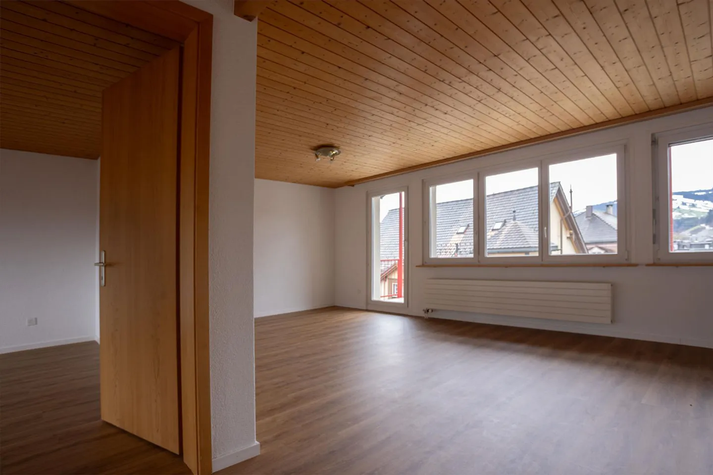 Belle et lumineuse appartement sous les combles avec balcon - Photo 4 sur 16