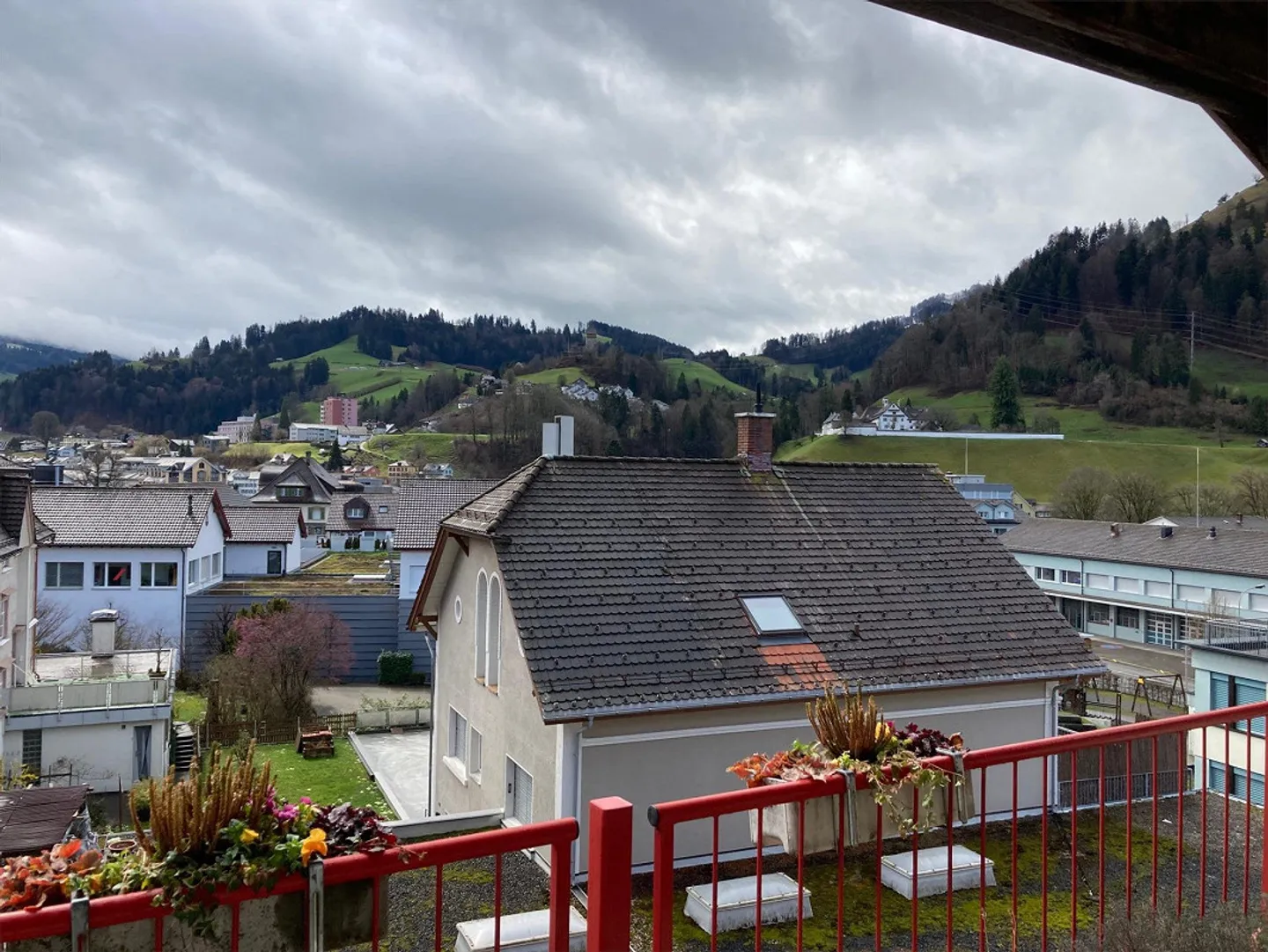 Belle et lumineuse appartement sous les combles avec balcon - Photo 7 sur 16