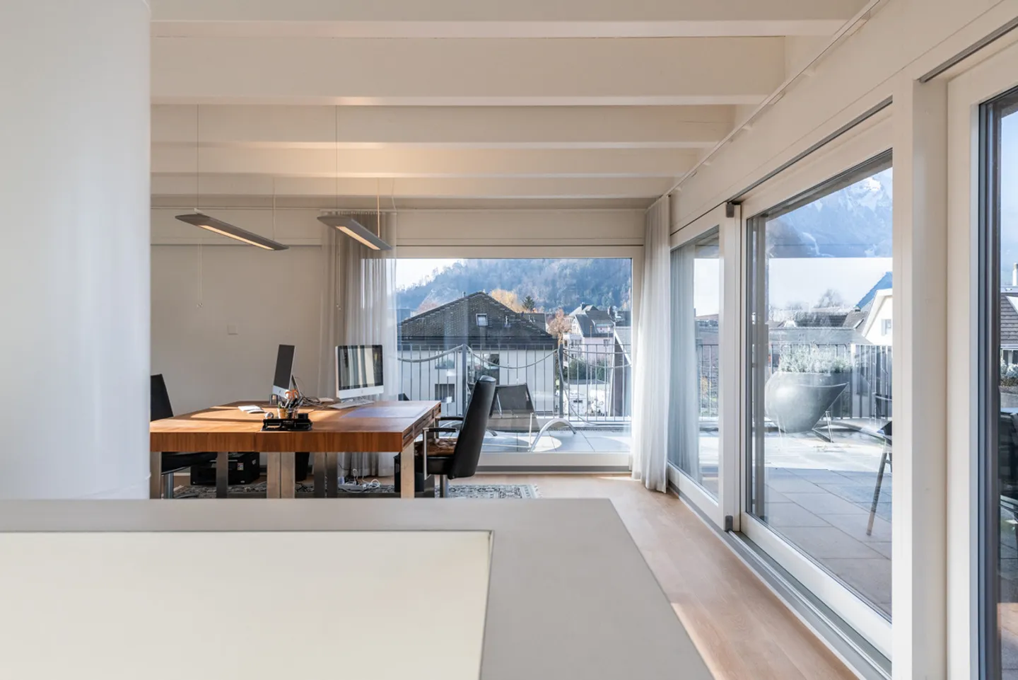 Vivere fiscalmente vantaggioso con stile e vista lago - Foto 2 di 4