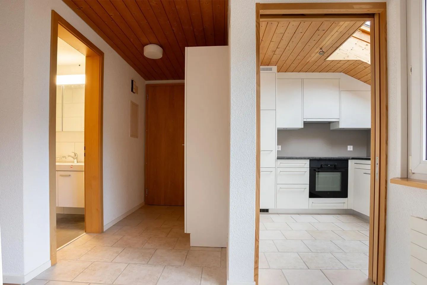 Belle et lumineuse appartement sous les combles avec balcon - Photo 14 sur 16