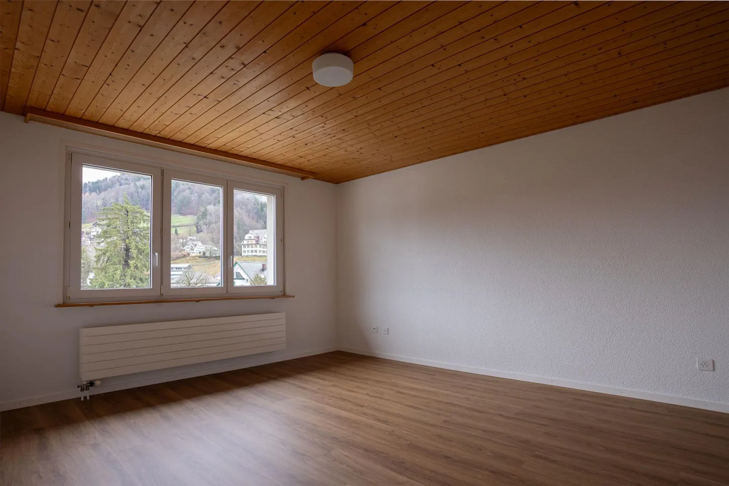 Belle et lumineuse appartement sous les combles avec balcon - Photo 15 sur 16