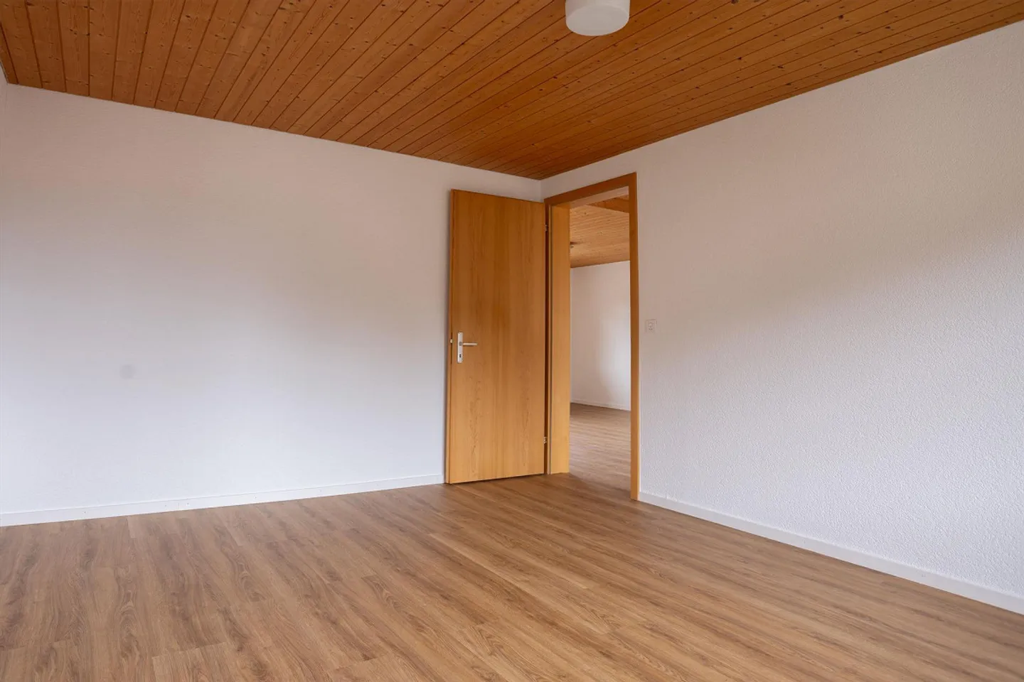 Belle et lumineuse appartement sous les combles avec balcon - Photo 16 sur 16
