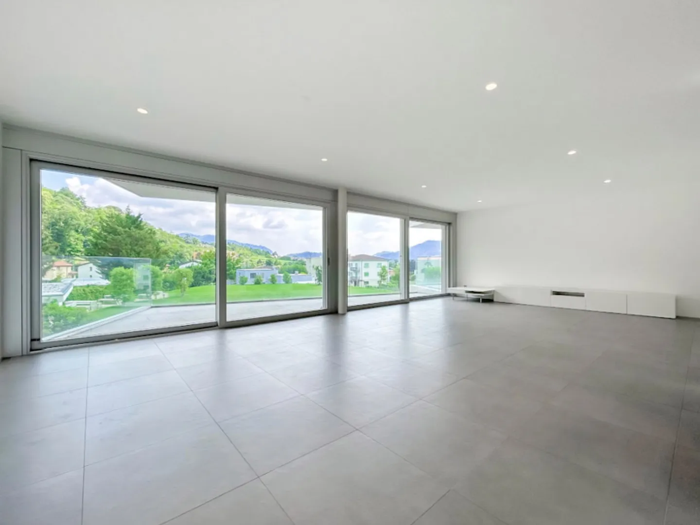 4.5 Zimmer mit Gemeinschaftspool in Morbio Inferiore - Foto 3 von 11