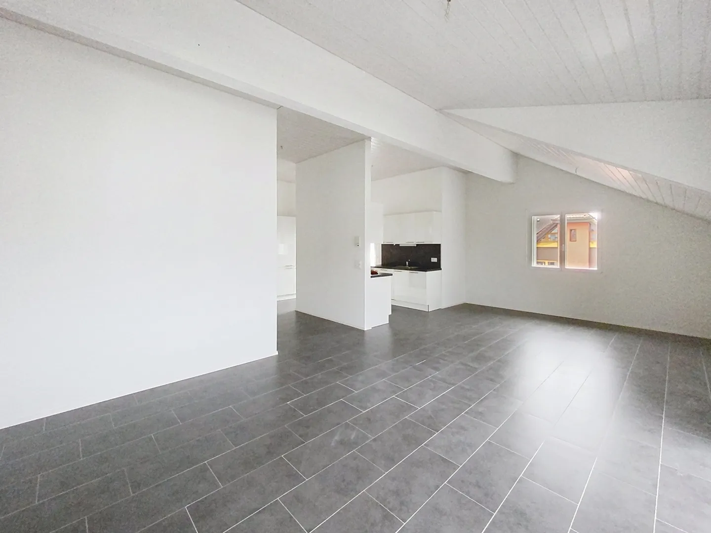 Große 2,5-Zimmer-Wohnung im 2. Stock - Foto 2 von 6