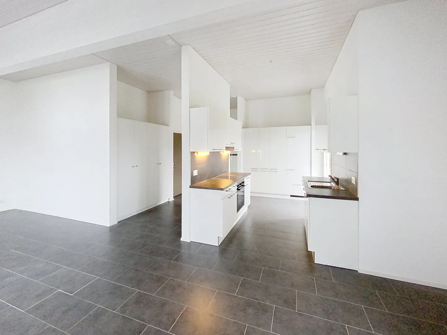 Große 2,5-Zimmer-Wohnung im 2. Stock - Foto 3 von 6