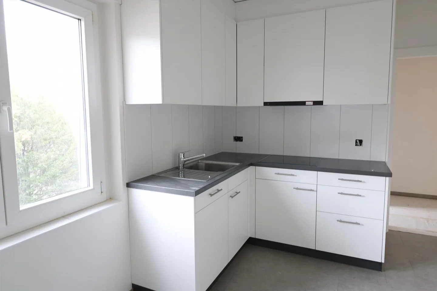 Appartement spacieux de 2,5 pièces dans le quartier Champagne - Photo 2 sur 6