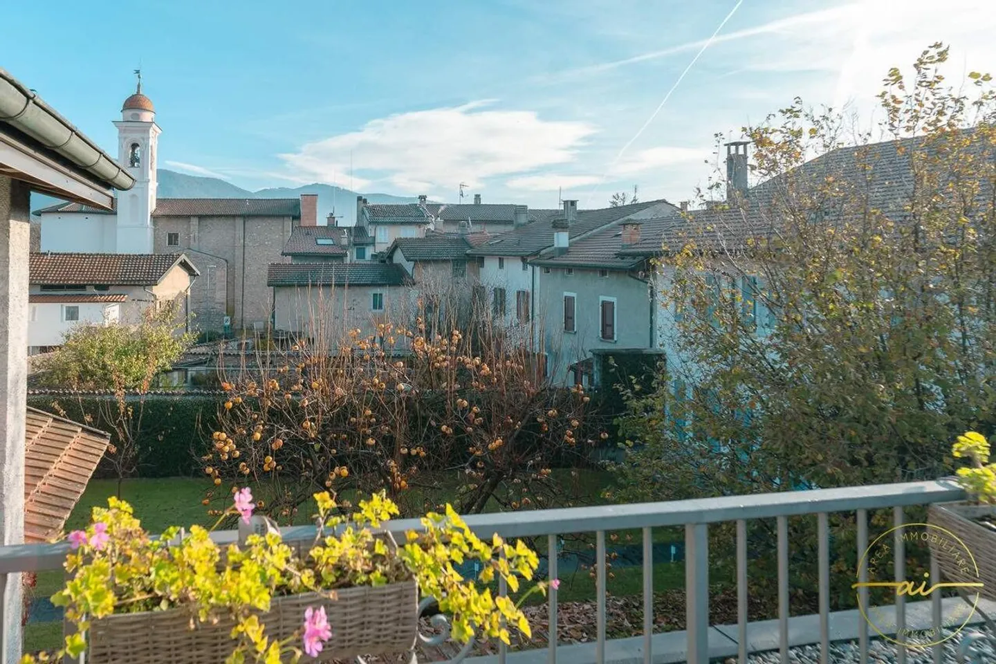 DACHGESCHOSSWOHNUNG 2.5 ZIMMER MIT GROSSER TERRASSE - Foto 6 von 11
