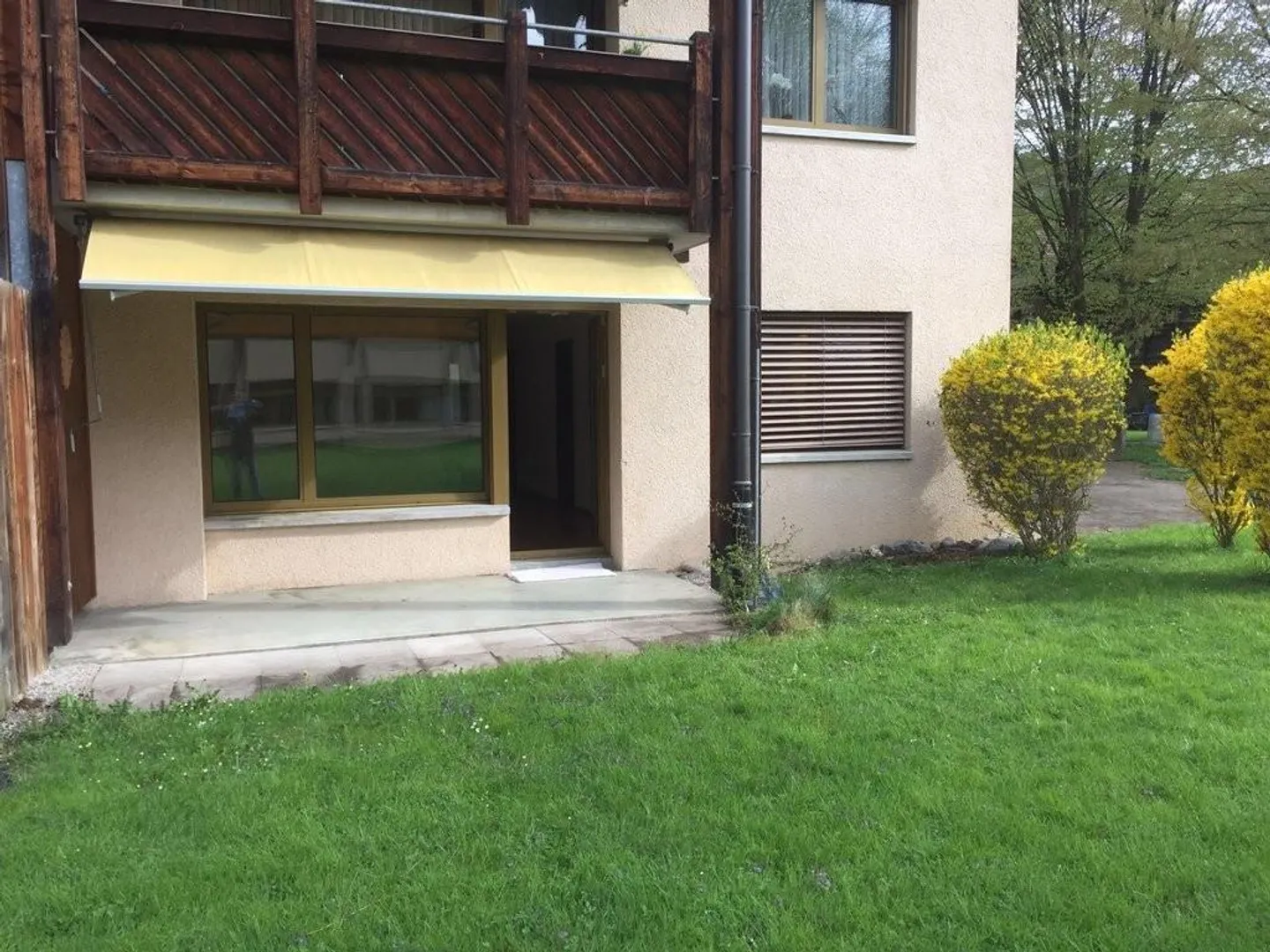Cozy apartment with sunny patio - Photo 11 of 11