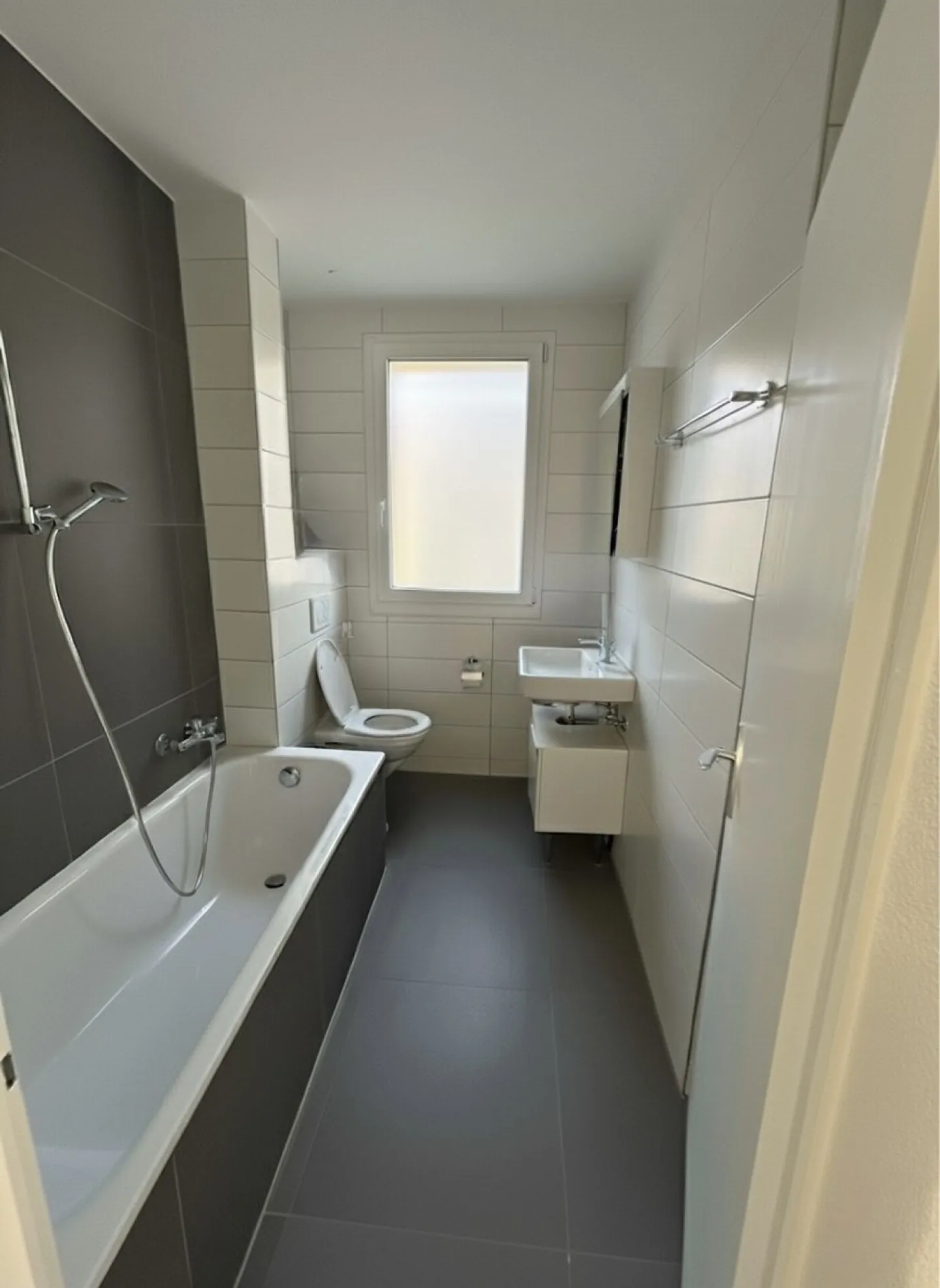 Pont 8 2.5 pièces N-0 - Photo 2 sur 7