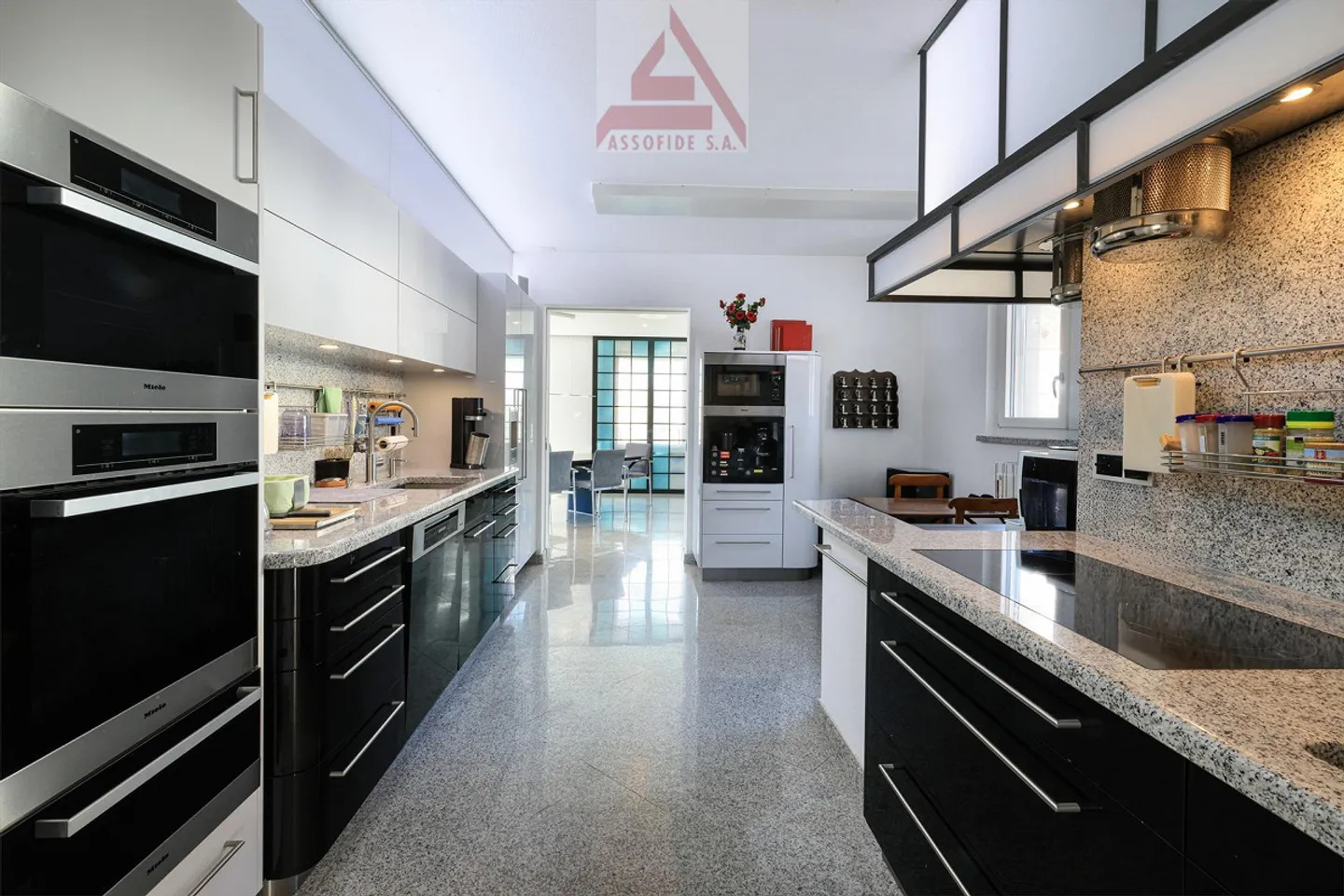 Prestigeträchtige 5,5-Zimmer-Attika mit Seeblick - Foto 2 von 9