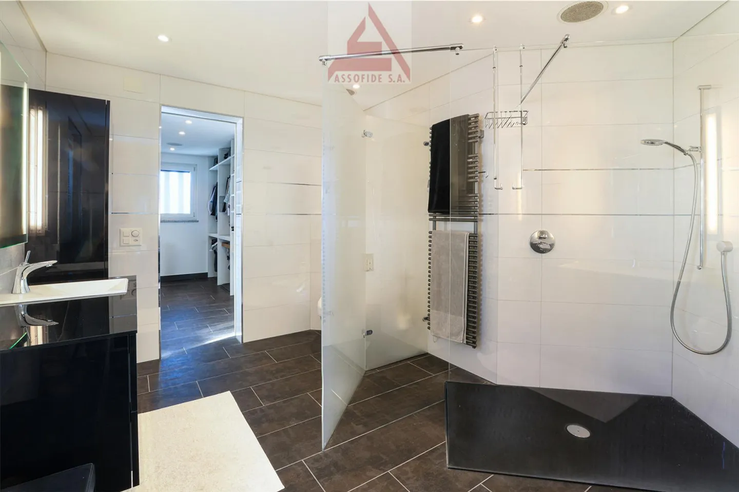 Prestigeträchtige 5,5-Zimmer-Attika mit Seeblick - Foto 6 von 9