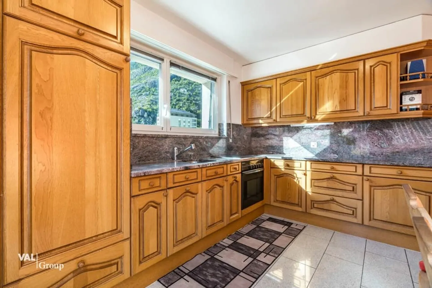 Appartement 4.5 pièces au 2ème étage - bien entretenu, ensoleillé et avec une belle vue - Photo 3 sur 13