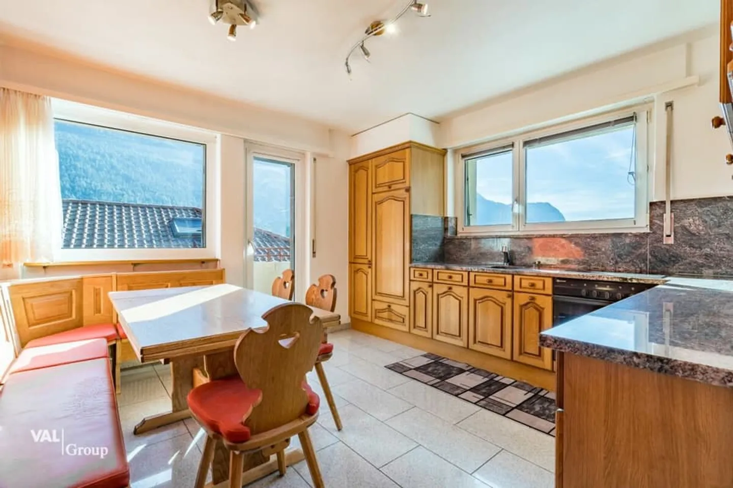 Appartement 4.5 pièces au 2ème étage - bien entretenu, ensoleillé et avec une belle vue - Photo 4 sur 13